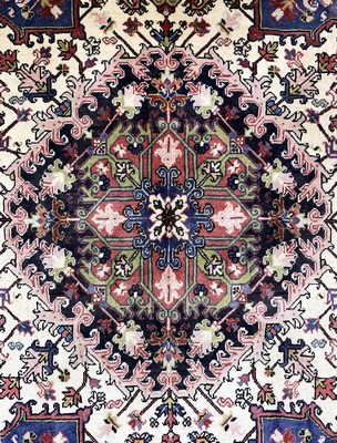 26943872b - Heriz alt, Persien, Mitte 20.Jhd, Wolle aufBaumwolle, ca. 193 x 147 cm, EHZ: 1-2