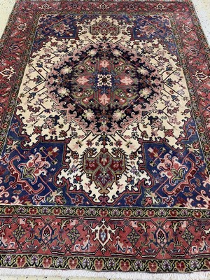 26943872d - Heriz alt, Persien, Mitte 20.Jhd, Wolle aufBaumwolle, ca. 193 x 147 cm, EHZ: 1-2