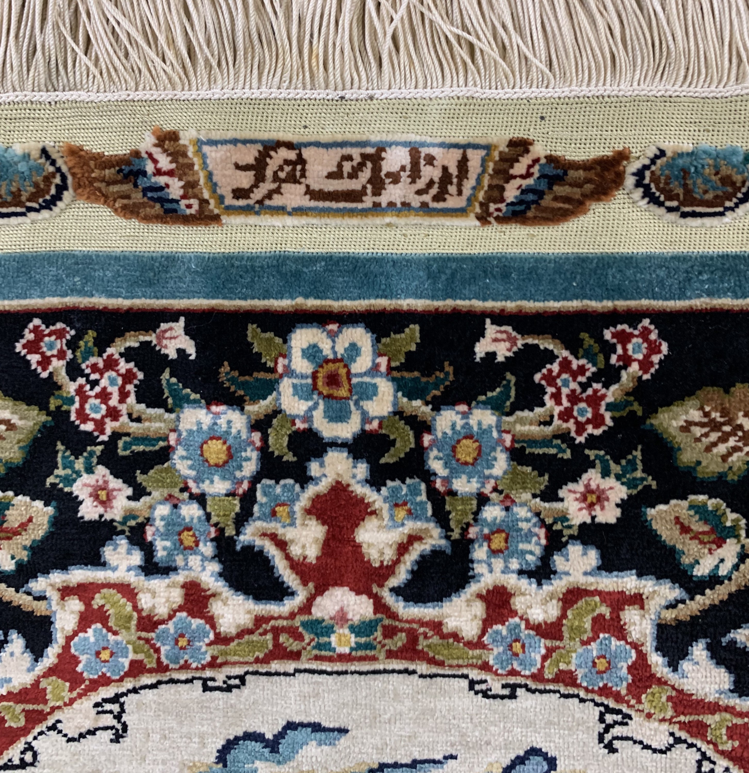 Detail b: Hereke Seide fein Türkei, signiert"Özipek",Ende 20.Jhd, reine Naturseide, ca. 60 x 74 cm,EHZ:(nahezu neuwertig).