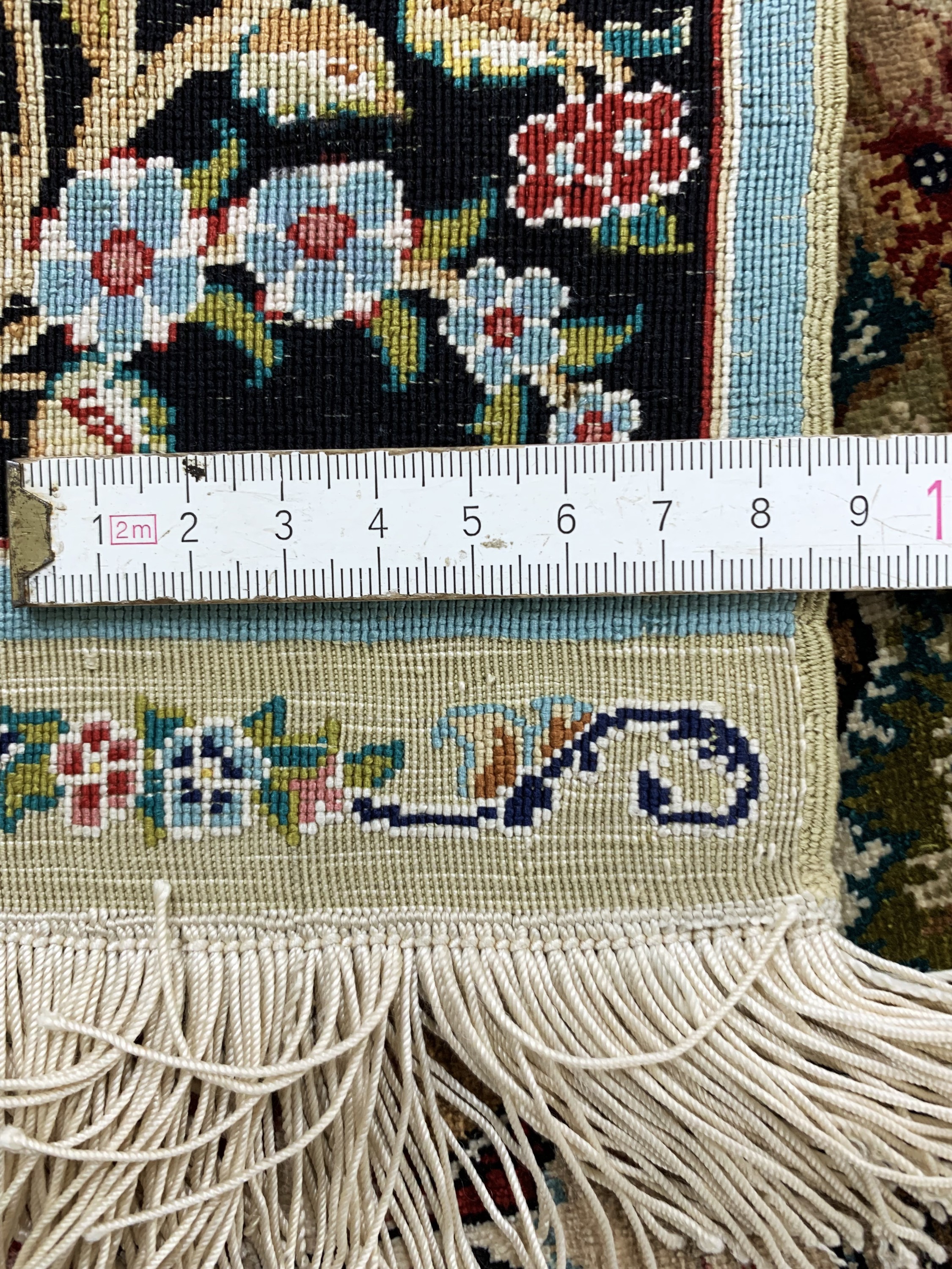 Detail c: Hereke Seide fein Türkei, signiert"Özipek",Ende 20.Jhd, reine Naturseide, ca. 60 x 74 cm,EHZ:(nahezu neuwertig).