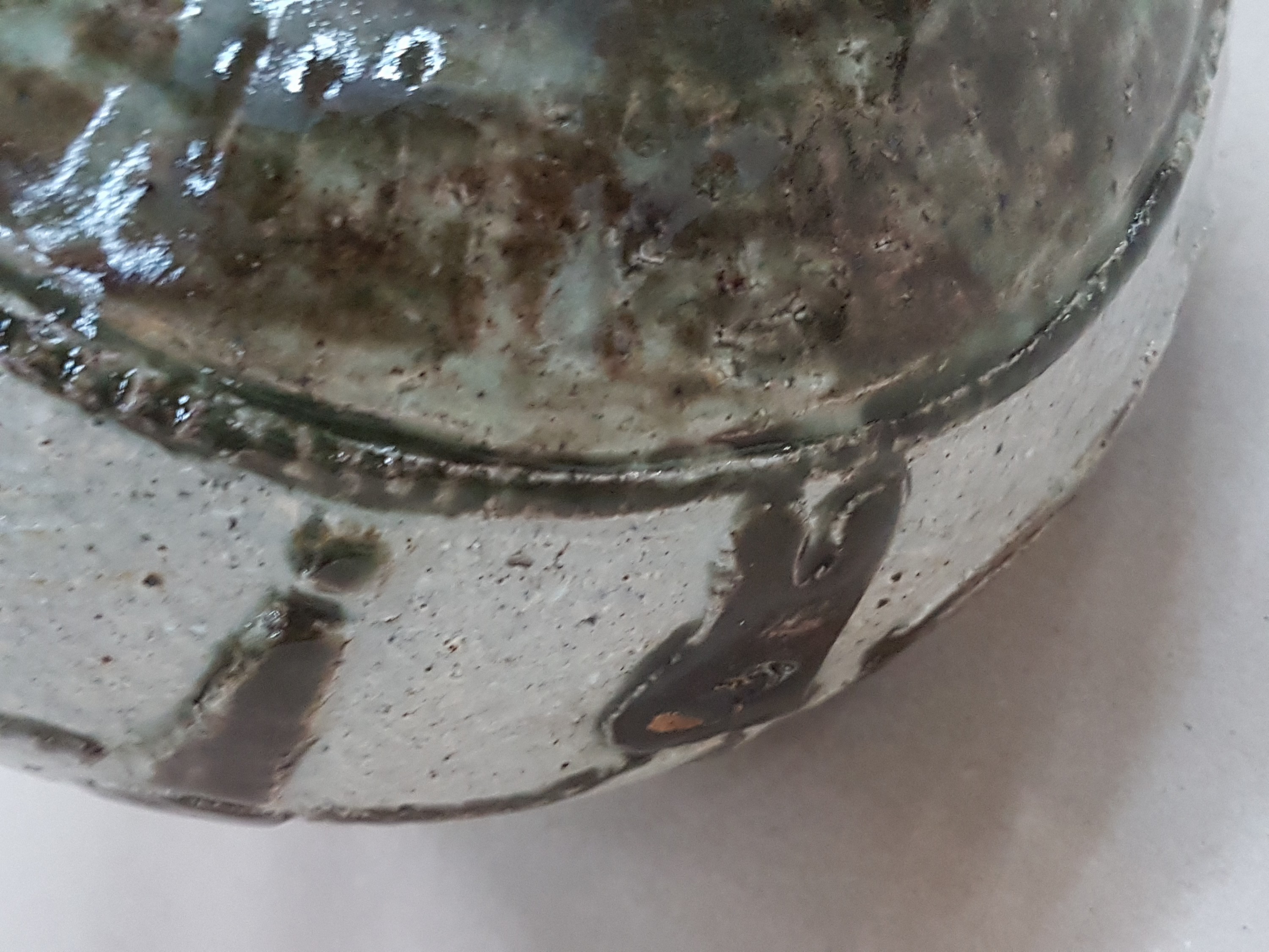 Detail k: Kugelvase von Ewald Mataré, 1887 Burtscheid -1965 Büderich, Keramik, dickwandige Ausführung mit Relief von Stieren, Pferden und Bäumen, beige und ...