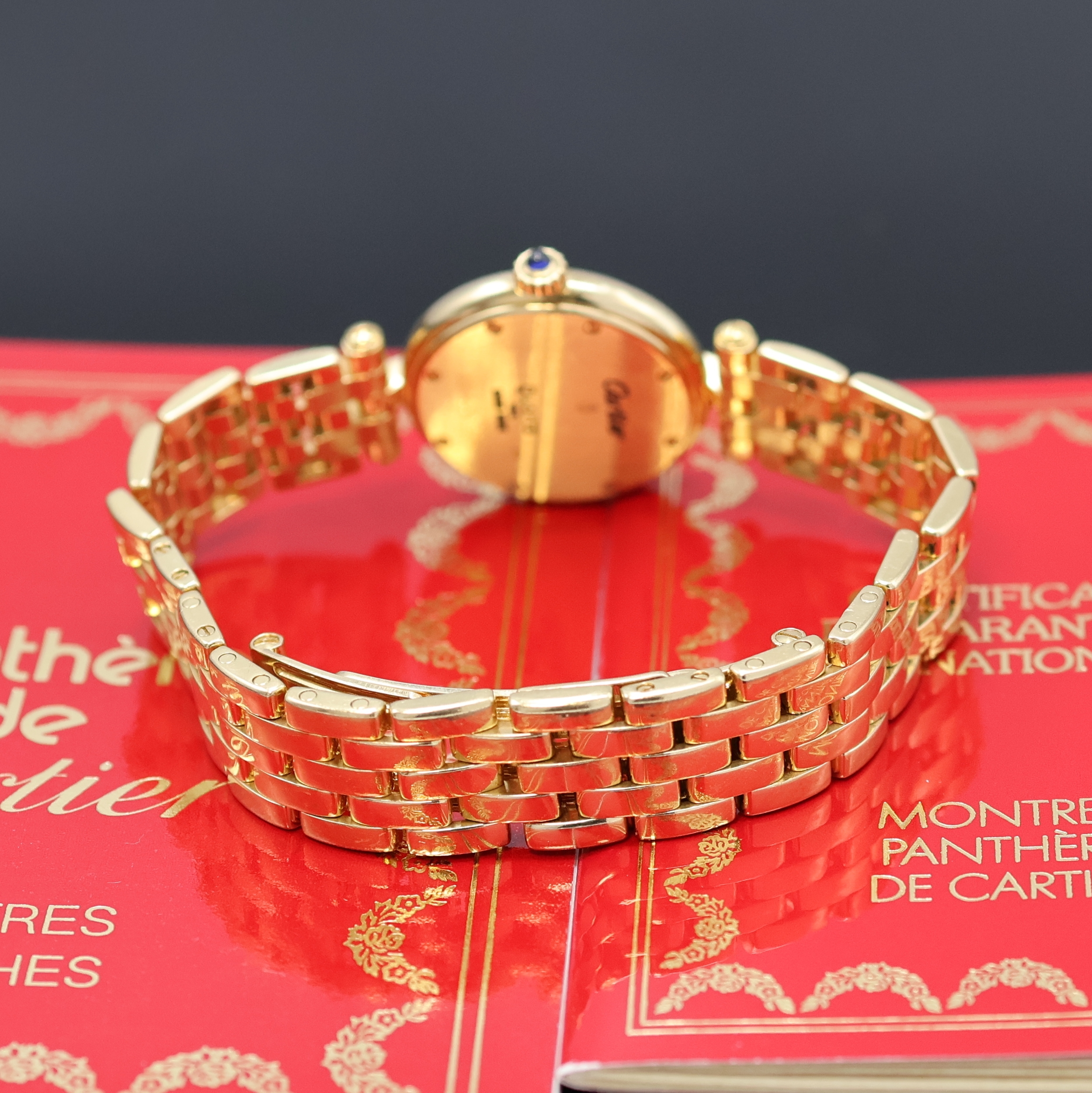 Detail b: CARTIER Panthere Ronde Damenarmbanduhr in GG 750/000, Schweiz verk. lt. beil. Pap. 12/1986, quarz, orig. Gliederband in GG 750/000 m. dopp. ...