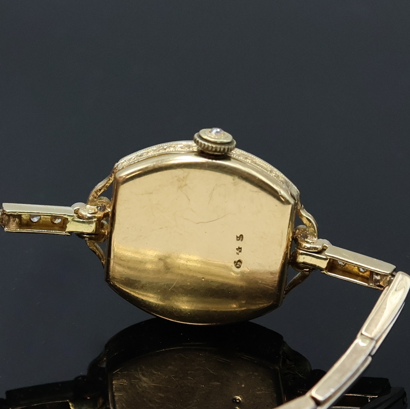 Detail d: ARISTO diamantbesetzte Art-Deco Damenarmbanduhr in GG 585/000, Schweiz um 1920, Handaufzug, Band in GG/WG 585/000 m. Sicherheitskettchen, Lünette, ...