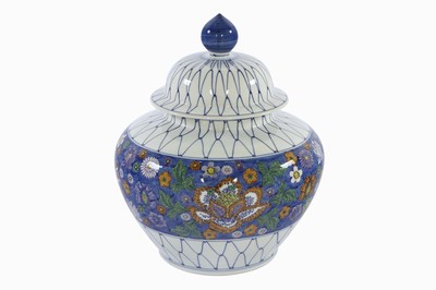 Image 26945188 - Deckelvase, made in Japan, Porzellan, gebaucht, z.T. blaue Unterglasurmalerei, ...