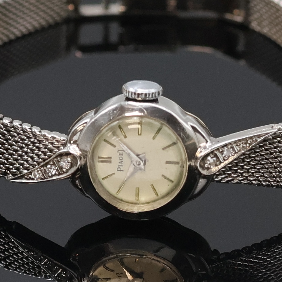 Detail a: PIAGET Damenarmbanduhr in WG 585/000, Schweiz um 1960, Handaufzug, neutr. Geh. u. Band (Anstöße m. Diamanten), Boden aufgedr., silb. Zifferbl. ...