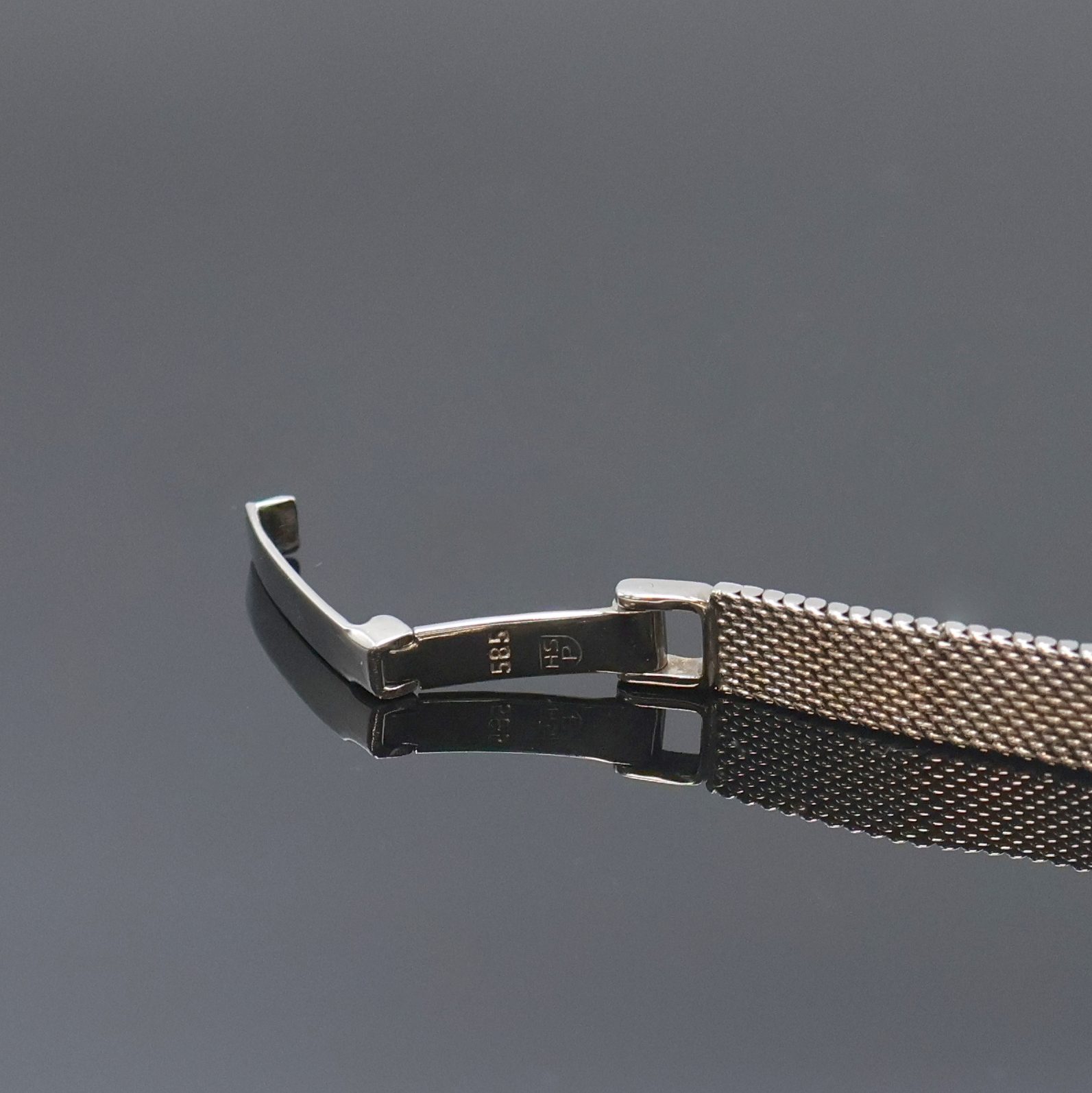 Detail b: PIAGET Damenarmbanduhr in WG 585/000, Schweiz um 1960, Handaufzug, neutr. Geh. u. Band (Anstöße m. Diamanten), Boden aufgedr., silb. Zifferbl. ...