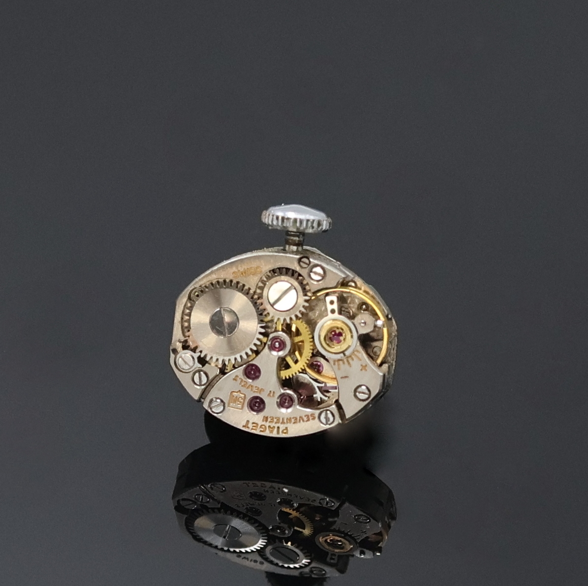 Detail d: PIAGET Damenarmbanduhr in WG 585/000, Schweiz um 1960, Handaufzug, neutr. Geh. u. Band (Anstöße m. Diamanten), Boden aufgedr., silb. Zifferbl. ...