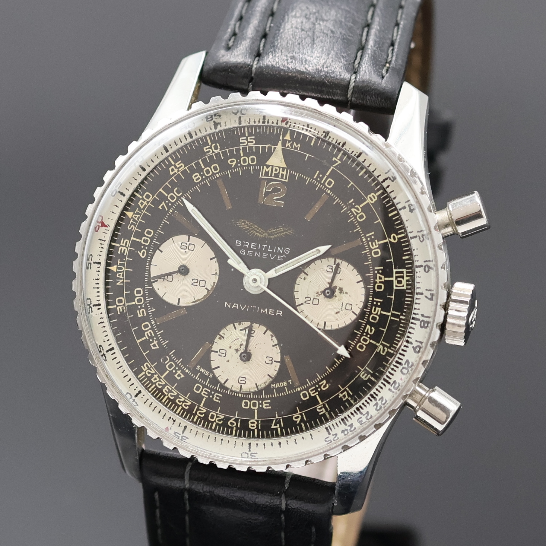 Detail a: BREITLING Schaltradchronograph Navitimer für die Irakische Luftwaffe, Schweiz um 1965, Handaufzug, 3-tlg. Edelstahlgeh., aufgedr. Boden m. ...