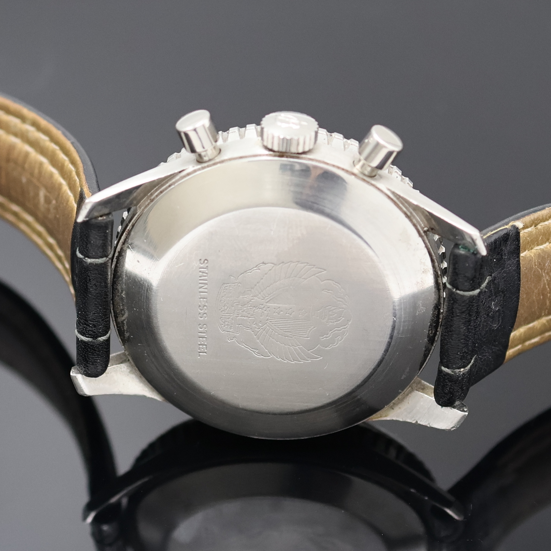 Detail d: BREITLING Schaltradchronograph Navitimer für die Irakische Luftwaffe, Schweiz um 1965, Handaufzug, 3-tlg. Edelstahlgeh., aufgedr. Boden m. ...