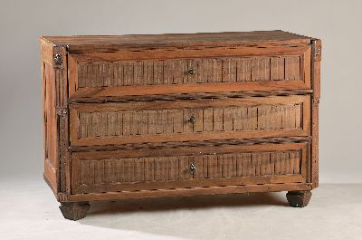 Image 26945314 - Klassizistische Kommode, um 1800/20, Nussbaum massiv, drei Schubladen, kassettiert, ...