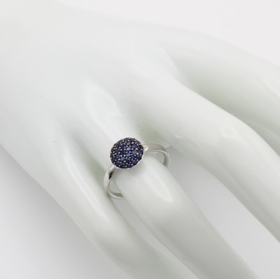 26945391a - Ring mit Saphiren, WG 750/000, runder Ring- kopf bes. m. blauen Saphiren zus. ca. 0.50 ...