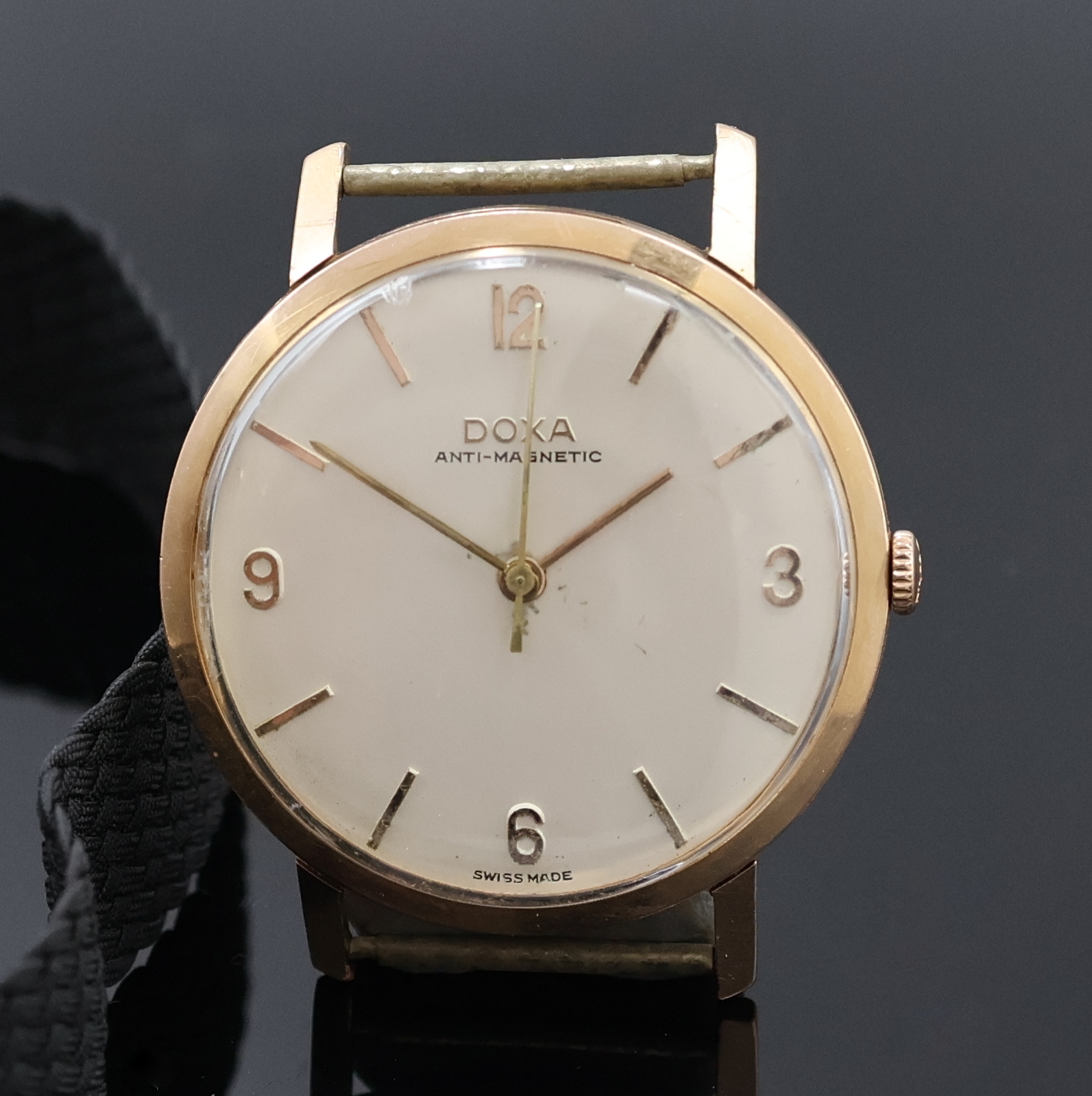 DOXA Herrenarmbanduhr Anti-Magnetic in RG 585/000, Schweiz um 1955, Handaufzug, Boden und Glasrand aufgedr., vers. Zifferbl. fl./rest., Anz. v. Std., ...