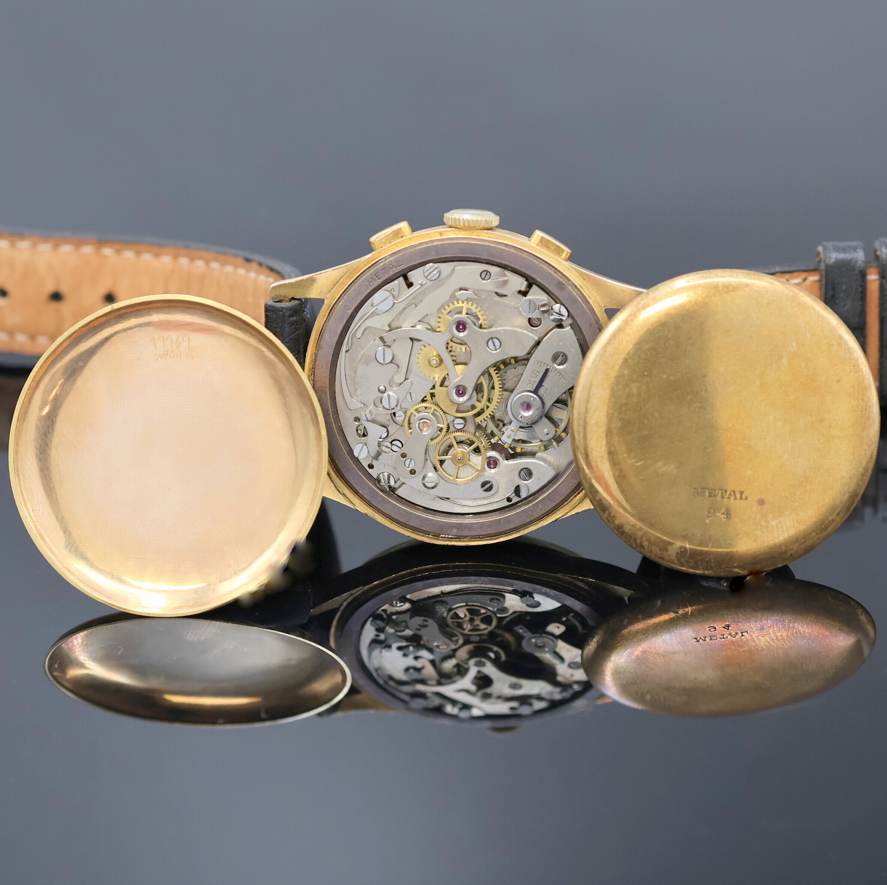 Detail e: OTIS / CHRONOGRAPHE SUISSE Armbandchronograph in RG 750/000, Schweiz um 1950, Handaufzug, Geh. dell., Boden aufgedr., silb. Zifferbl. m. gold. ...