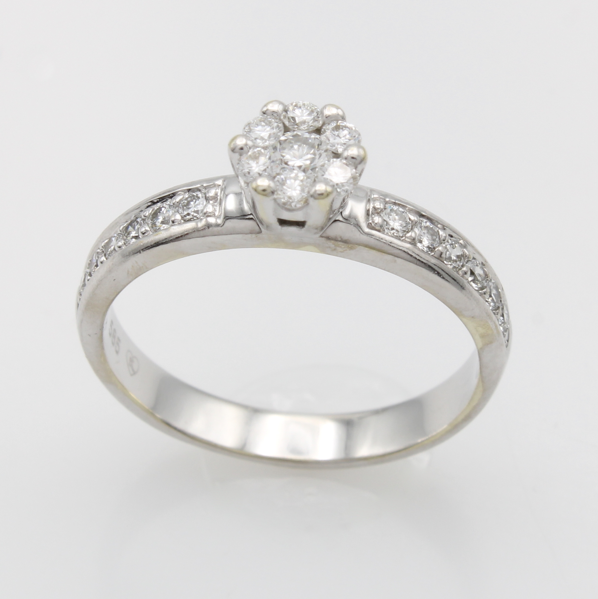 Image 26945434 - Ring mit Brillanten, WG 585/000, Brill. zus. 0.24 ct Weiß/si, RW ca. 49 Schätzpreis: ...