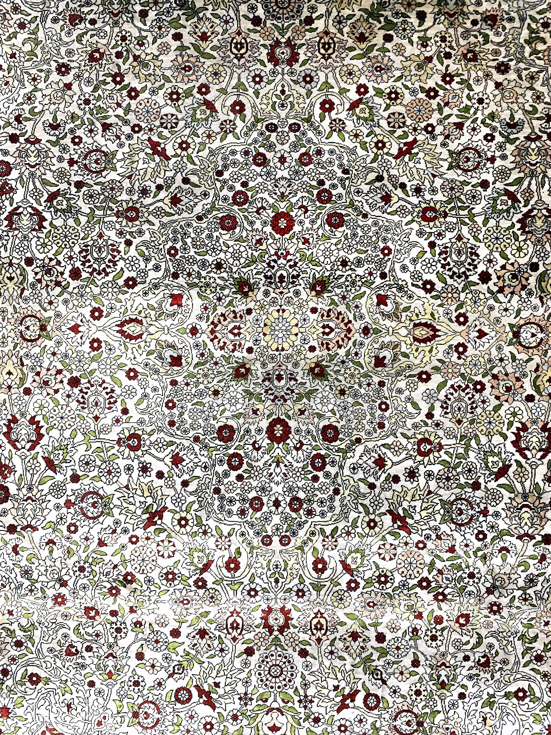 Detail b: Hereke Seide fein signiert, Türkei, Mitte 20.Jhd, reine Naturseide, ca. 175 x 122 cm, ca. 1,0 Mio. Kn/qm, EHZ: 2