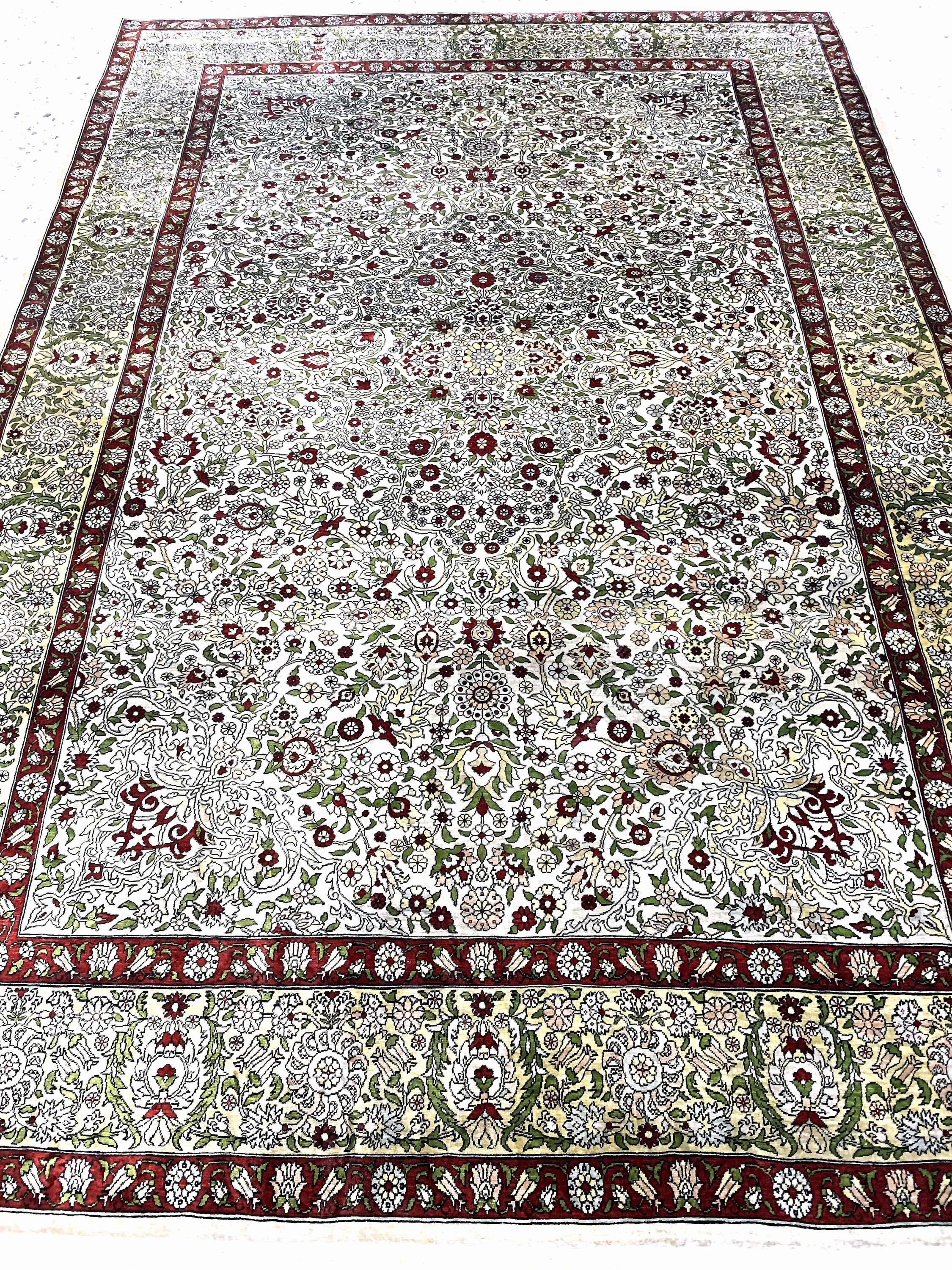 Detail e: Hereke Seide fein signiert, Türkei, Mitte 20.Jhd, reine Naturseide, ca. 175 x 122 cm, ca. 1,0 Mio. Kn/qm, EHZ: 2