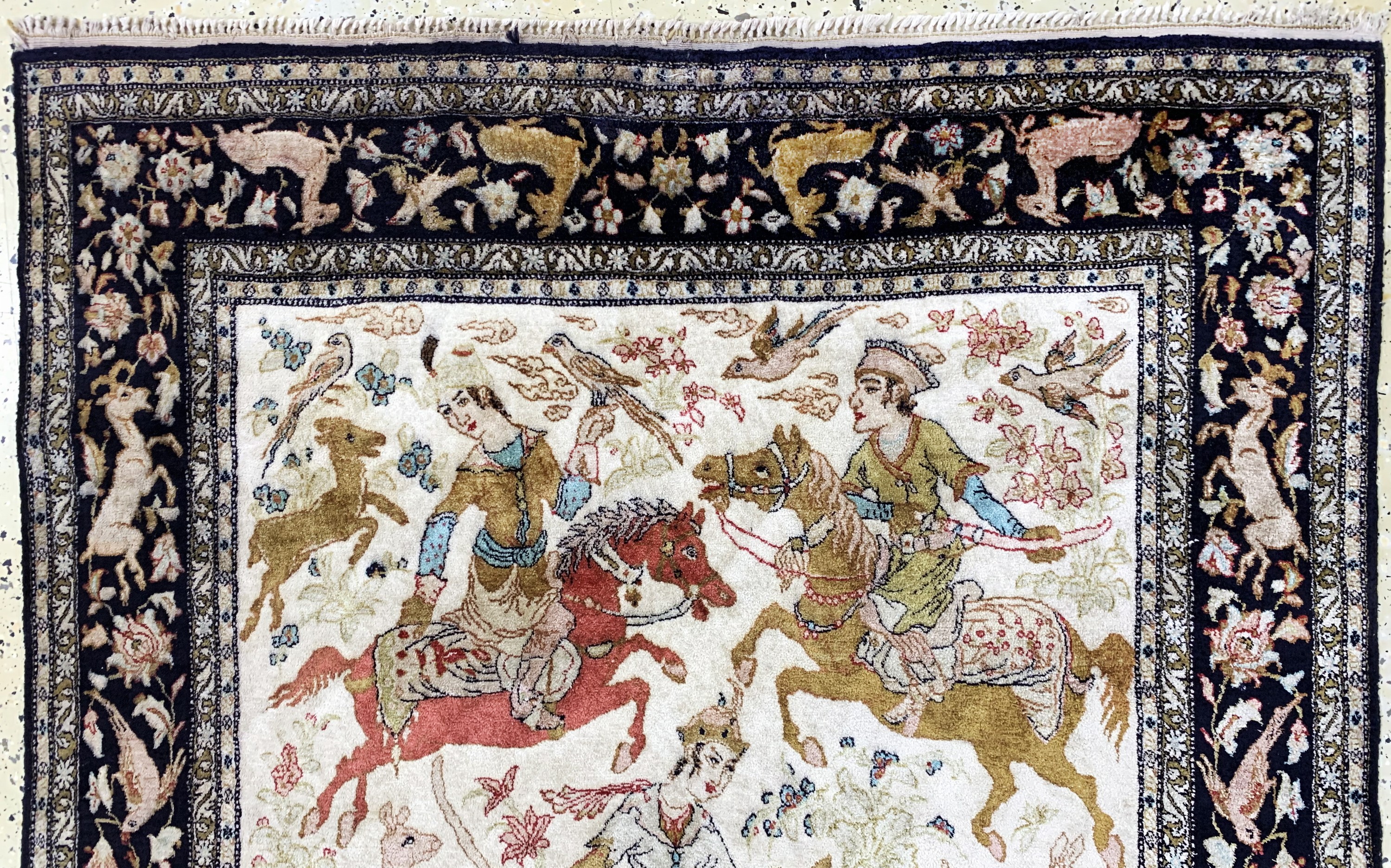 Detail a: Ghom Seide, Persien, Mitte 20.Jhd, reine Naturseide, ca. 215 x 137 cm, verfärbt, EHZ: 2