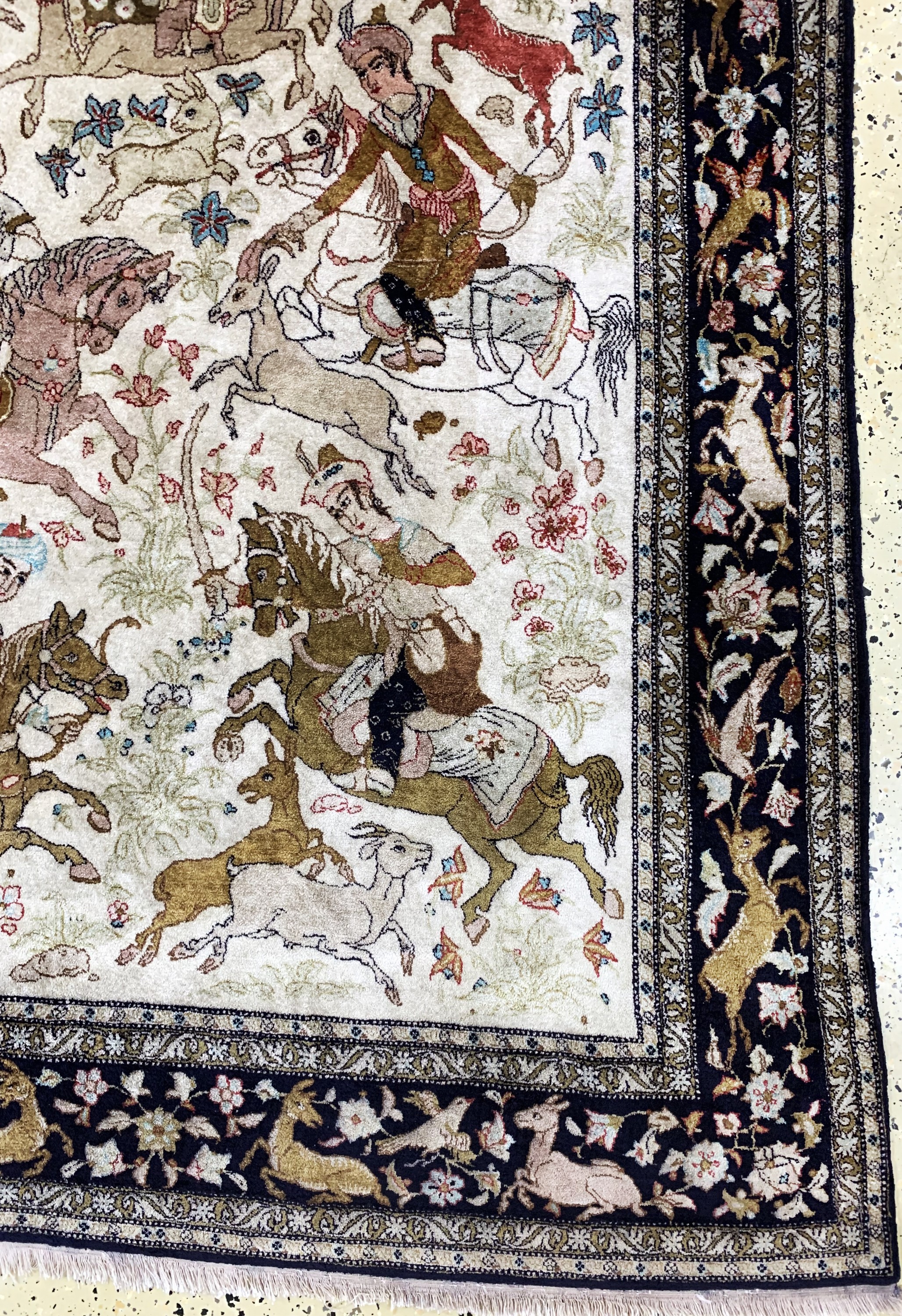 Detail b: Ghom Seide, Persien, Mitte 20.Jhd, reine Naturseide, ca. 215 x 137 cm, verfärbt, EHZ: 2