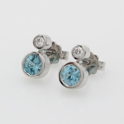 Image Paar Ohrstecker mit Zirkonen und Brillanten, WG 750/000, 2 blaue Zirkone zus. ca. 1.36 ...