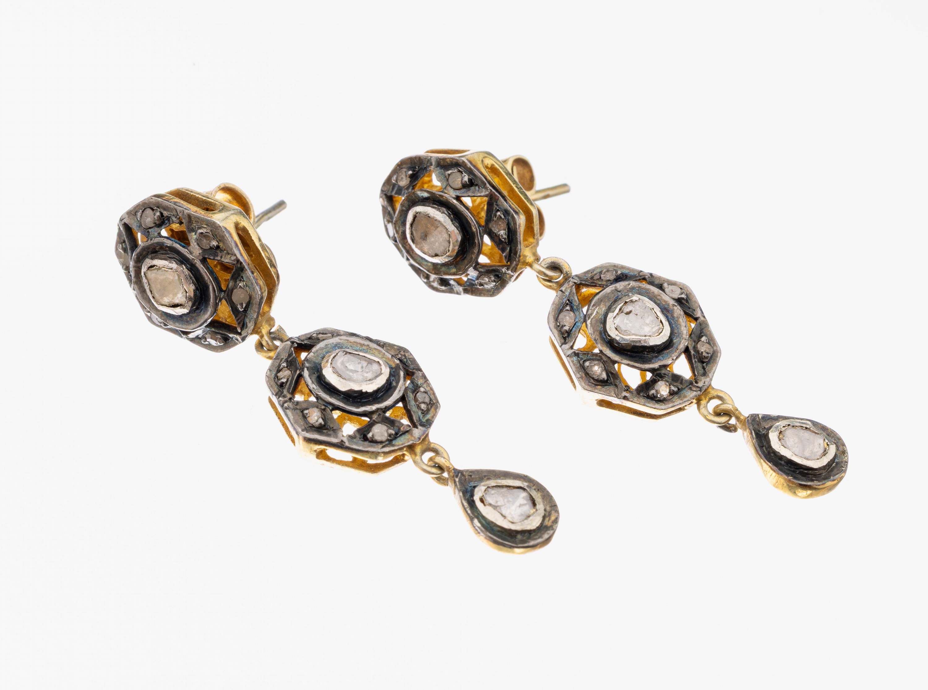 Paar Diamant-Ohrstecker, Silber gepr., teilverg., länglich bewegl., Diamantrosen, L. ca. 4 cm