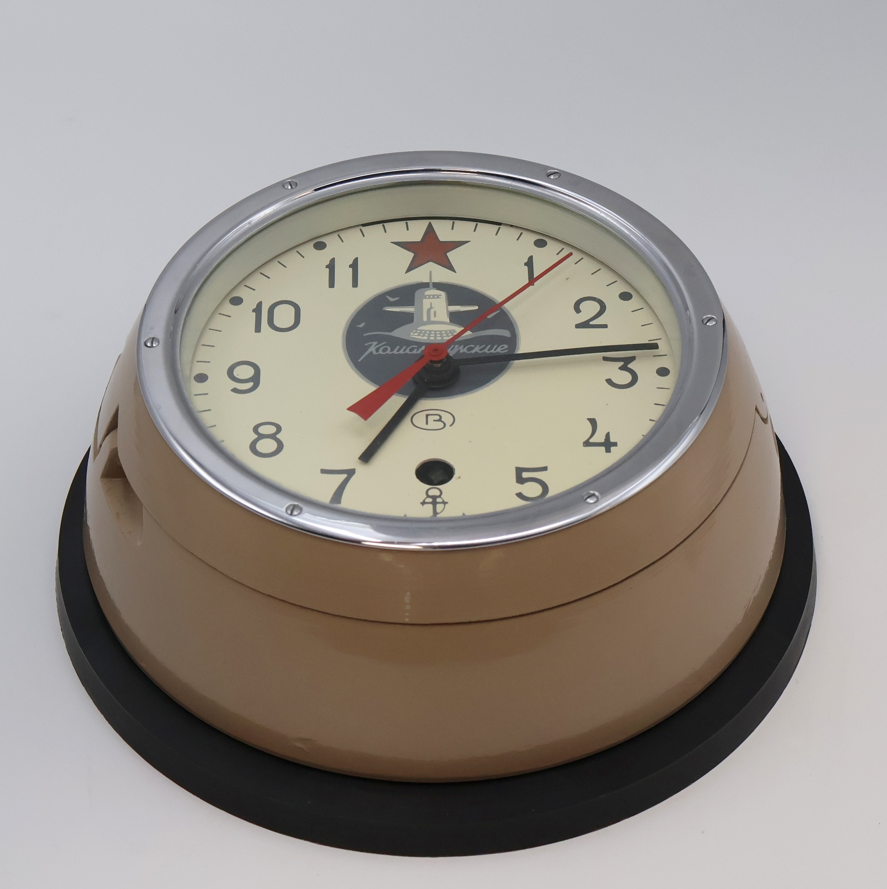 SLAVA U-Boot Wanduhr, Russland um 1996, mit Halteplatte u. orig. Pap., 8-Tagewerk, Zentralsek., D. ca. 22,5 cm, EZ 2, aus Sammlungsauflösung