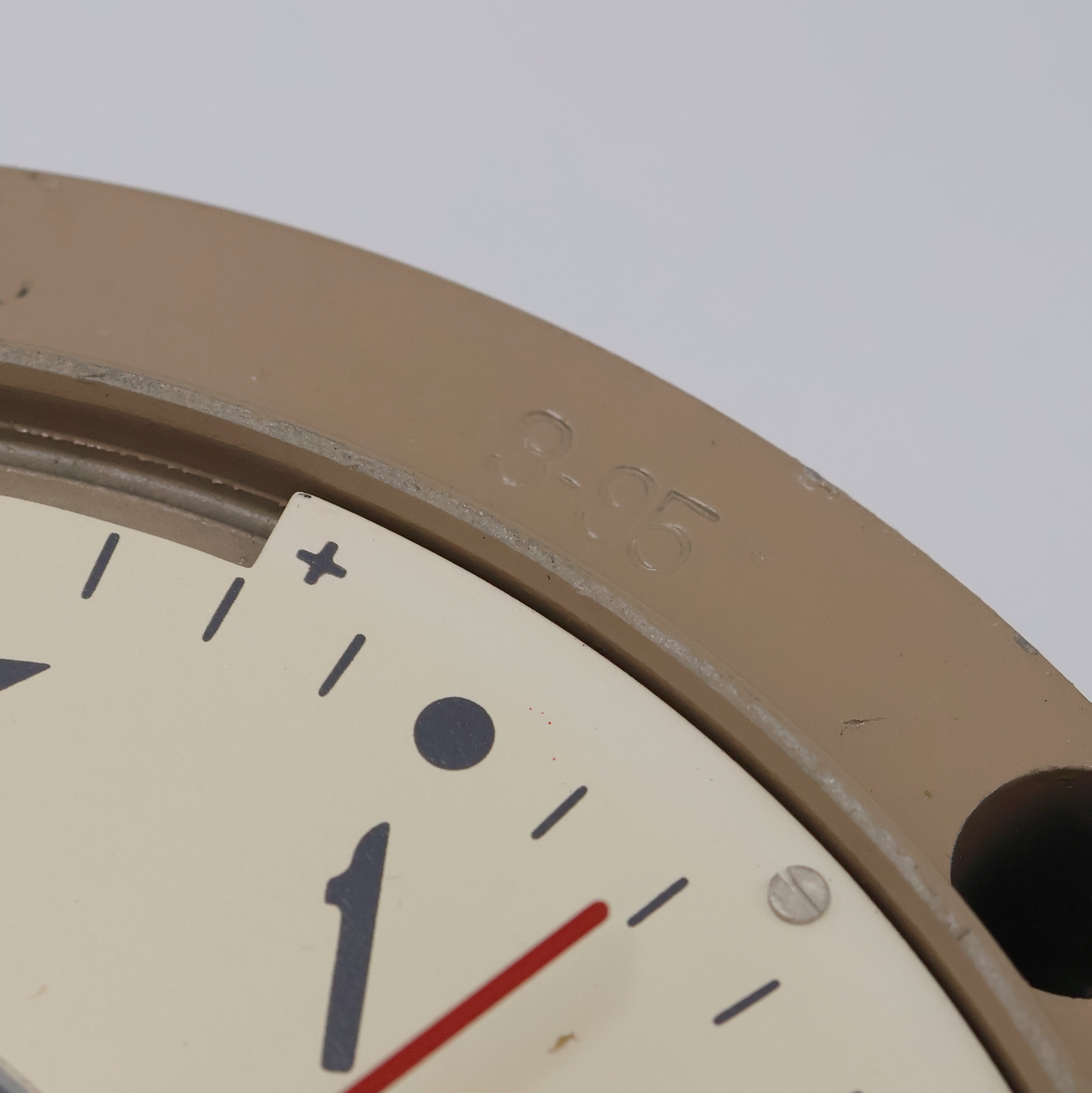 Detail c: SLAVA U-Boot Wanduhr, Russland um 1996, mit Halteplatte u. orig. Pap., 8-Tagewerk, Zentralsek., D. ca. 22,5 cm, EZ 2, aus Sammlungsauflösung