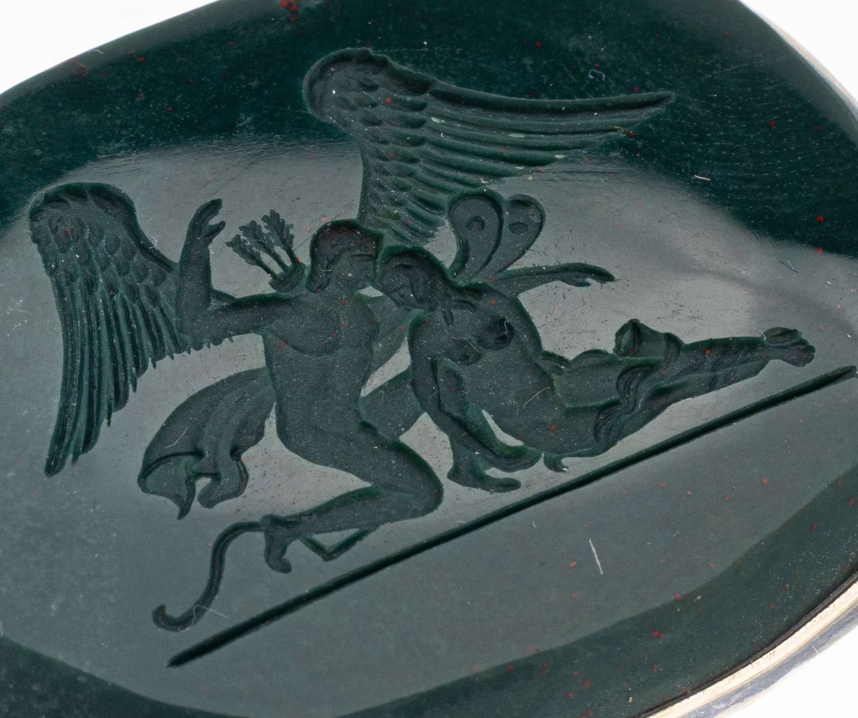 Detail a: Heliotrop-Intaglio, Idar-Oberstein um 1900, Darstellung der griech. Mythologie, hier in 925er Fassung als Anhänger, ca. 5 x 4 cm, an Kette, 925er ...