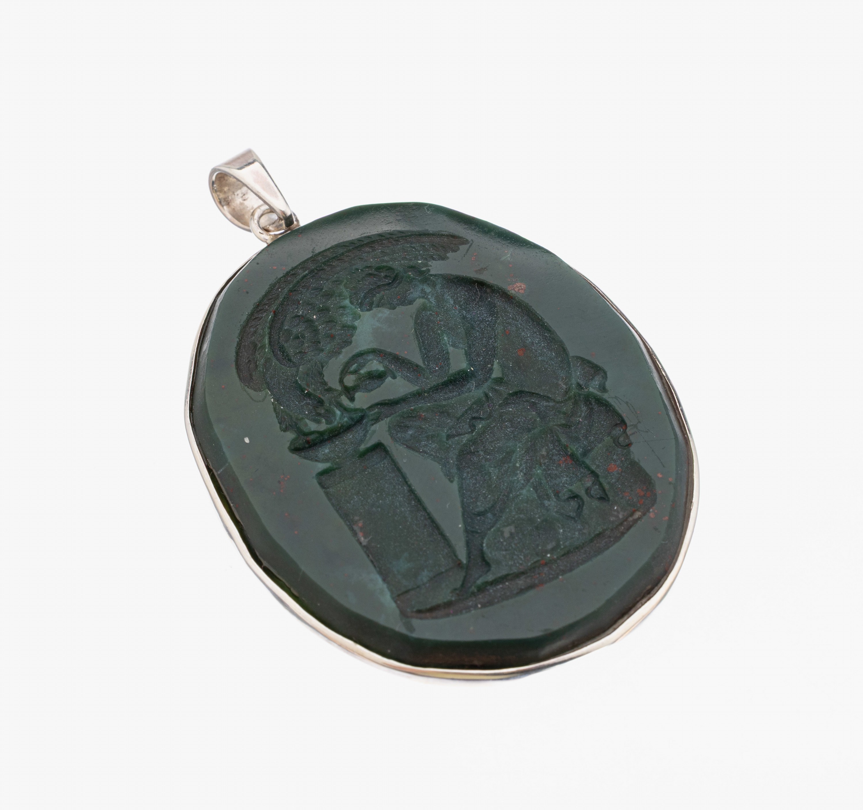 Heliotrop-Intaglio, Idar-Oberstein um 1900, oval, Darstellung aus der griech. Mythologie, hier in 925er Silber Fassung als Anhänger, ca.6 x 4.2 cm