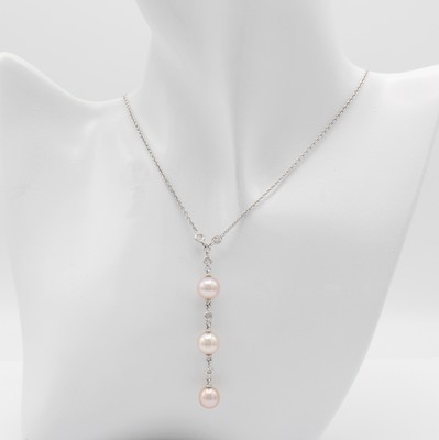 26945813a - Collier mit Chinazuchtperlen und Brillanten, WG 585/000, 3 Perlen ca. 8-8.5 mm, 5 Brill. ...