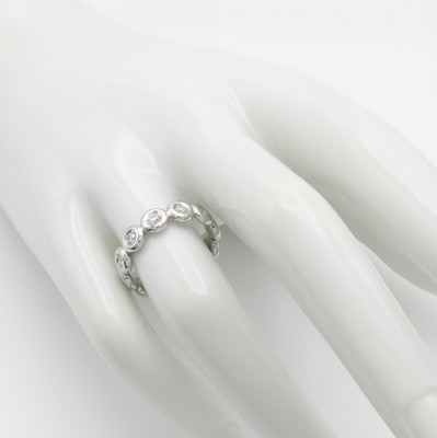 26945826a - Ring mit Brillanten, WG 585/000, Schiene best. aus runden Elementen z.T. bes. m. Brill. ...