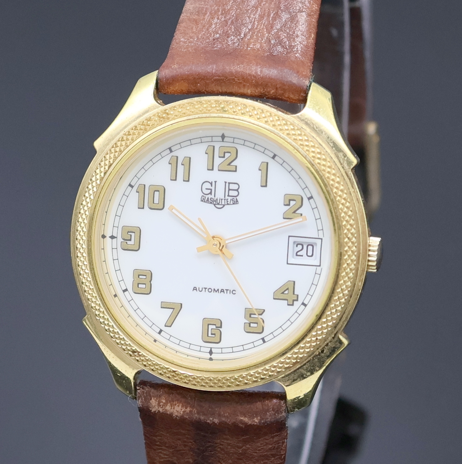 Detail a: GUB Glashütte SA Herrenarmbanduhr, Deutschland um 1990, Automatik, verg. Geh., guill. Lünette, Stahlboden aufgedr., emailfarb. Zifferbl. m. arab. ...