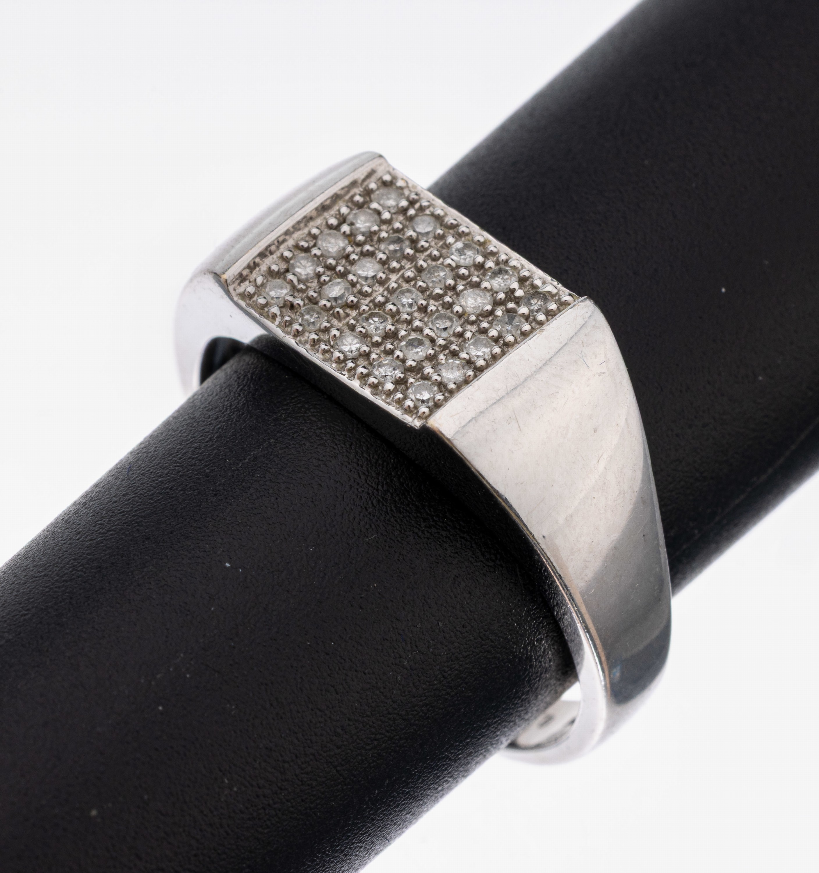 14 kt Gold Diamant-Ring, WG 585/000, 25 8/8-Diamanten zus. ca. 0.26 ct (grav.) Weiß/p, RW 69, ca. 7.0 g