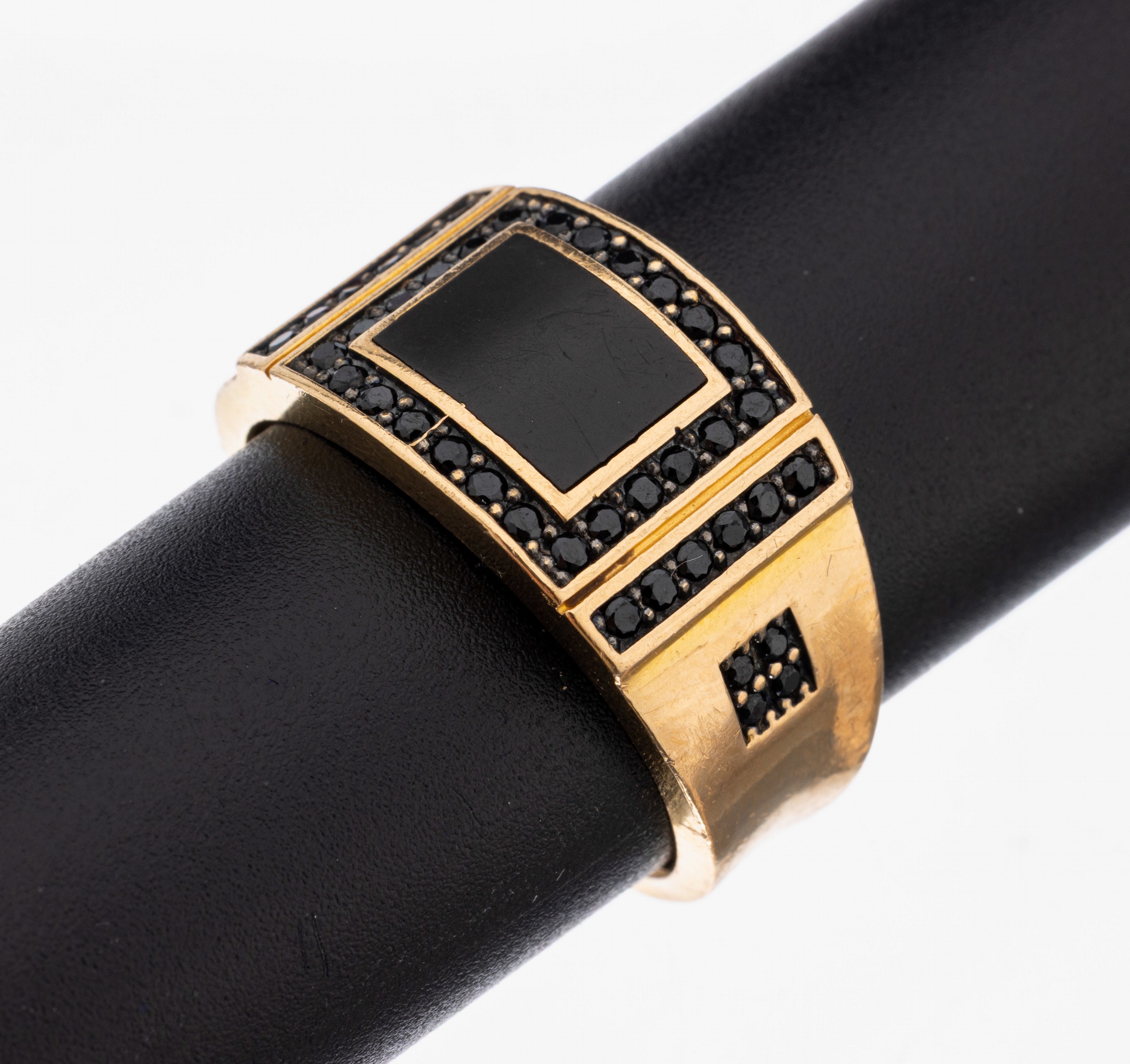 21 kt Gold Onyx-Ring, GG 875/000, Onyxeinlage und rundfacett. Onyx, 1 Stein fehlt, RW 65, ca. 9.5 g