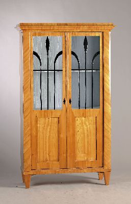 Image Biedermeier-Vitrine, Mitte 19. Jh., Kirschbaumfurnier, zweitürig, verglast, ...