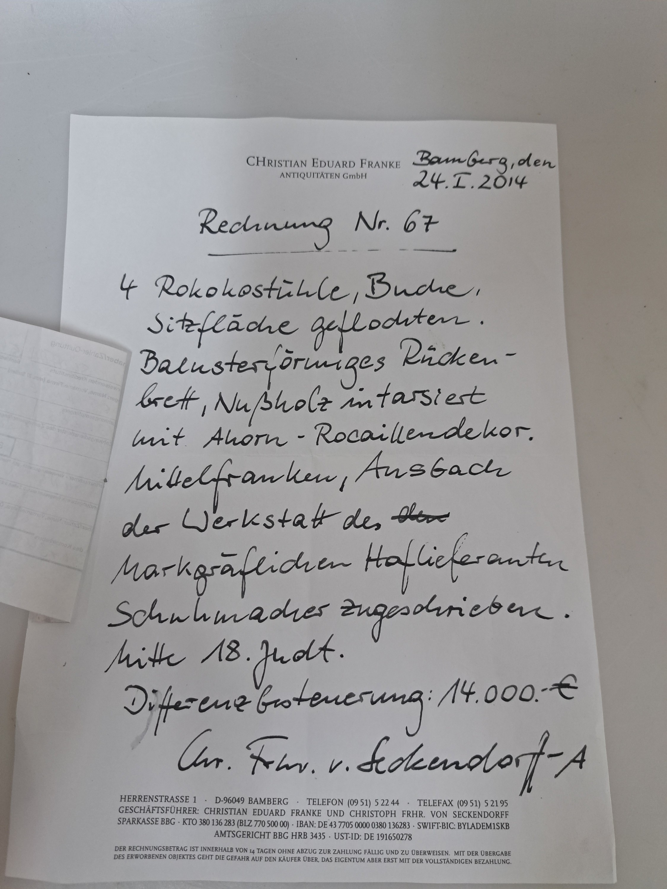 Detail a: 4 Rokoko-Stühle, wohl Ansbach, Mitte 18. Jh., Nussbaum massiv, leicht geschwungene Form, Lehneneinsatz mit Ahornmarketerie, beschnitzt, passende ...