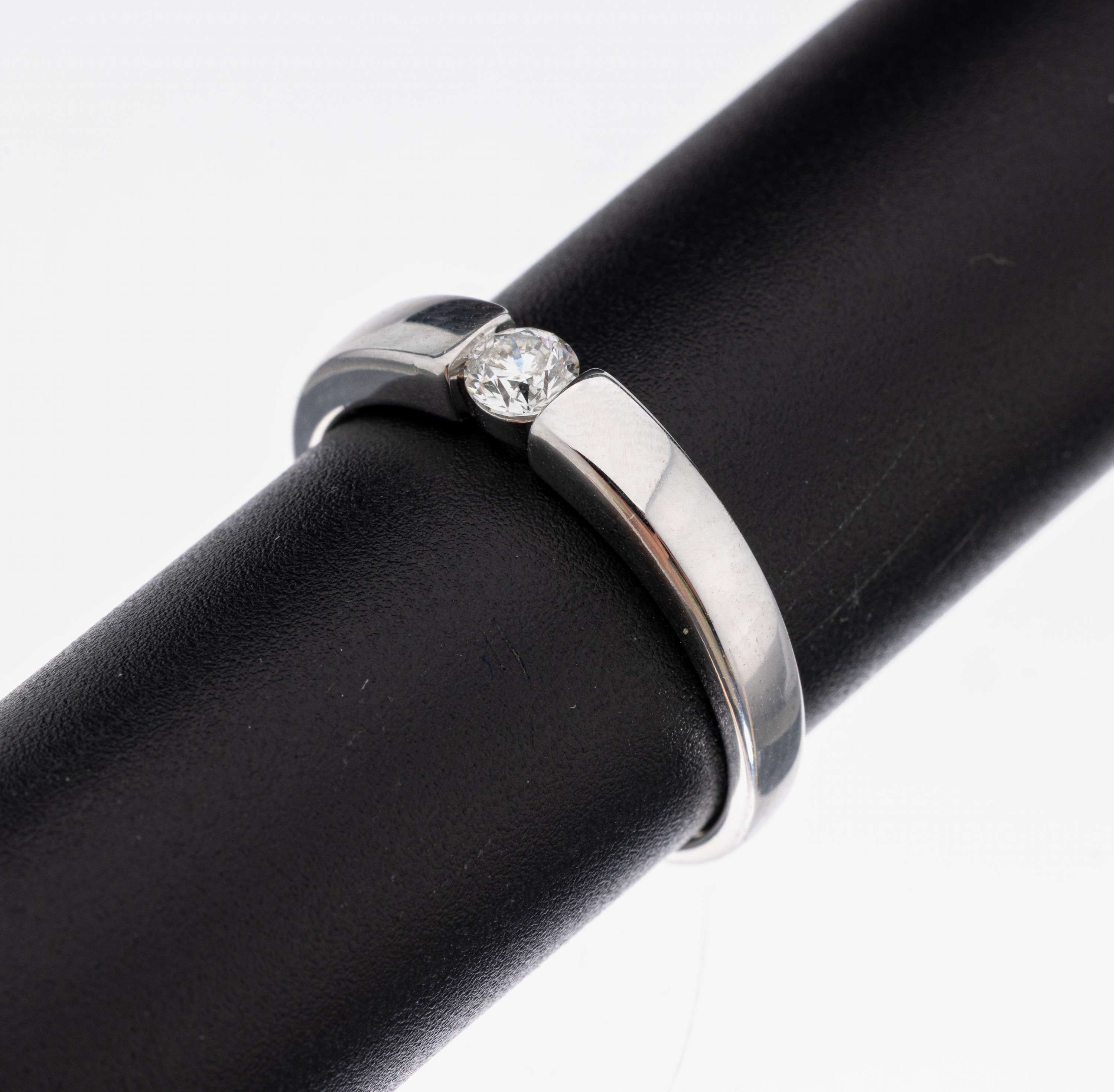 14 kt Gold Diamant-Ring, WG 585/000, Altschliffdiamant ca. 0.20 ct Weiß/si, RW 60, ca. 3.1 g