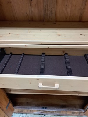 26946030c - Schrank, um 1820, Nußbaumfurnier, zweitürig, aufwendiges Bandelwerk, ...