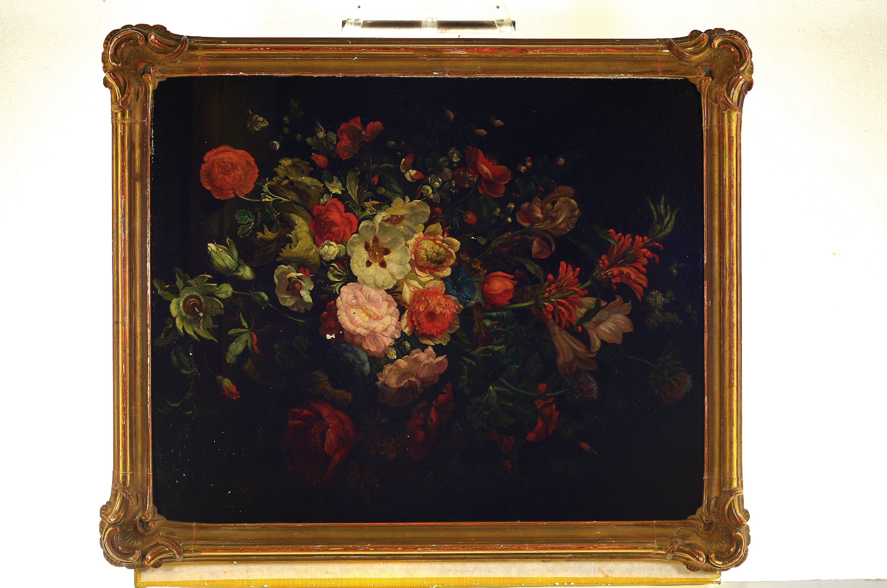 Detail k: Barocker Altmeister, 17./18. Jh., Blumenstück mit Schmetterling, feine lasierende Malerei, hohe Stofflichkeit, krakeliert, alt restauriert, ...