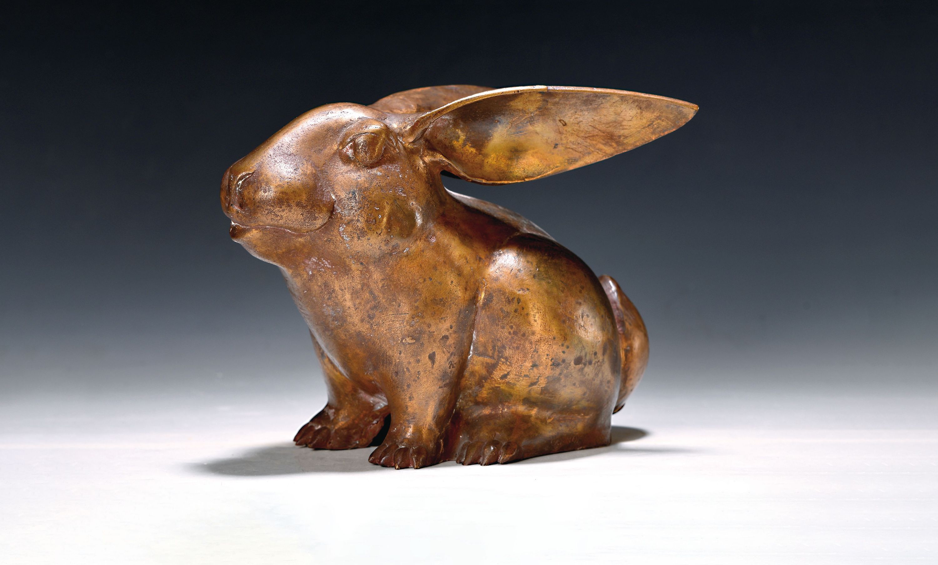 Gernot Rumpf, 1941 Kaiserslautern - 1925, Hase mit angelegten Ohren, monogrammiert, num. 10/25, Gießerstempel, ca. 17x24x13 cm
