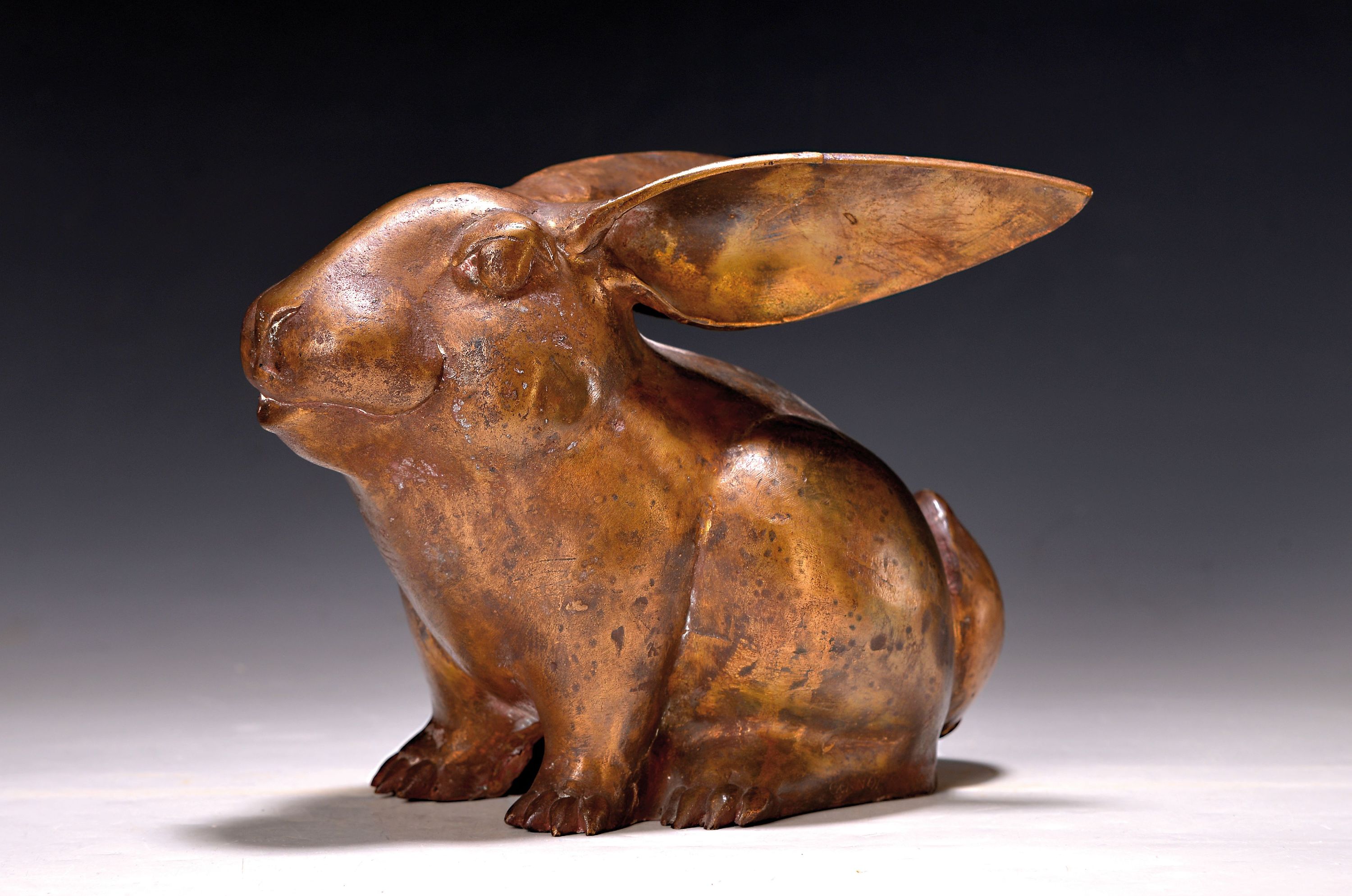 Detail k: Gernot Rumpf, 1941 Kaiserslautern - 1925, Hase mit angelegten Ohren, monogrammiert, num. 10/25, Gießerstempel, ca. 17x24x13 cm