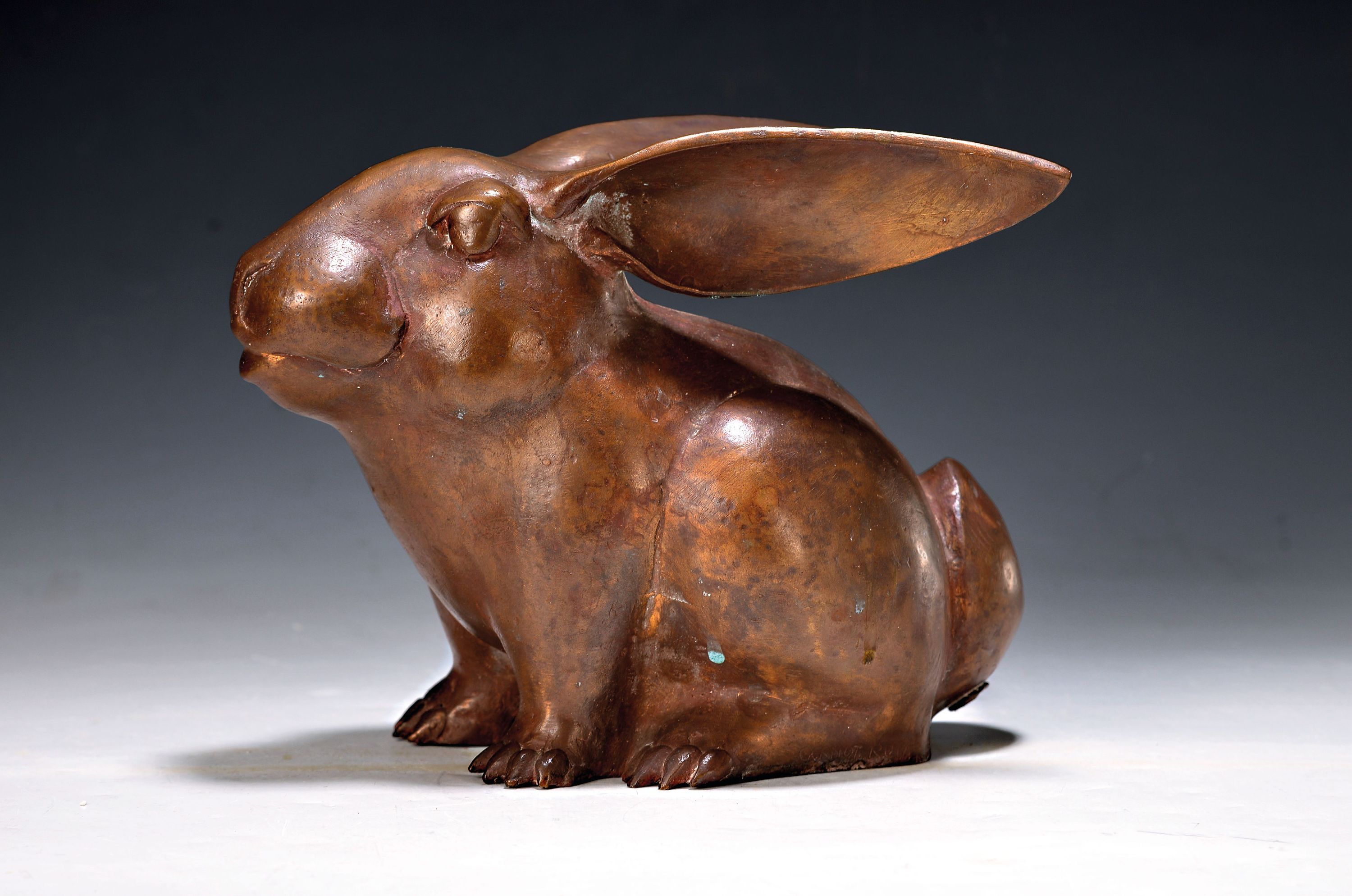 Gernot Rumpf, 1941 Kaiserslautern - 1925, Hase mit angelegten Ohren, monogrammiert, num. 9/25, Gießerstempel, signiert, ca. 17x24x13 cm