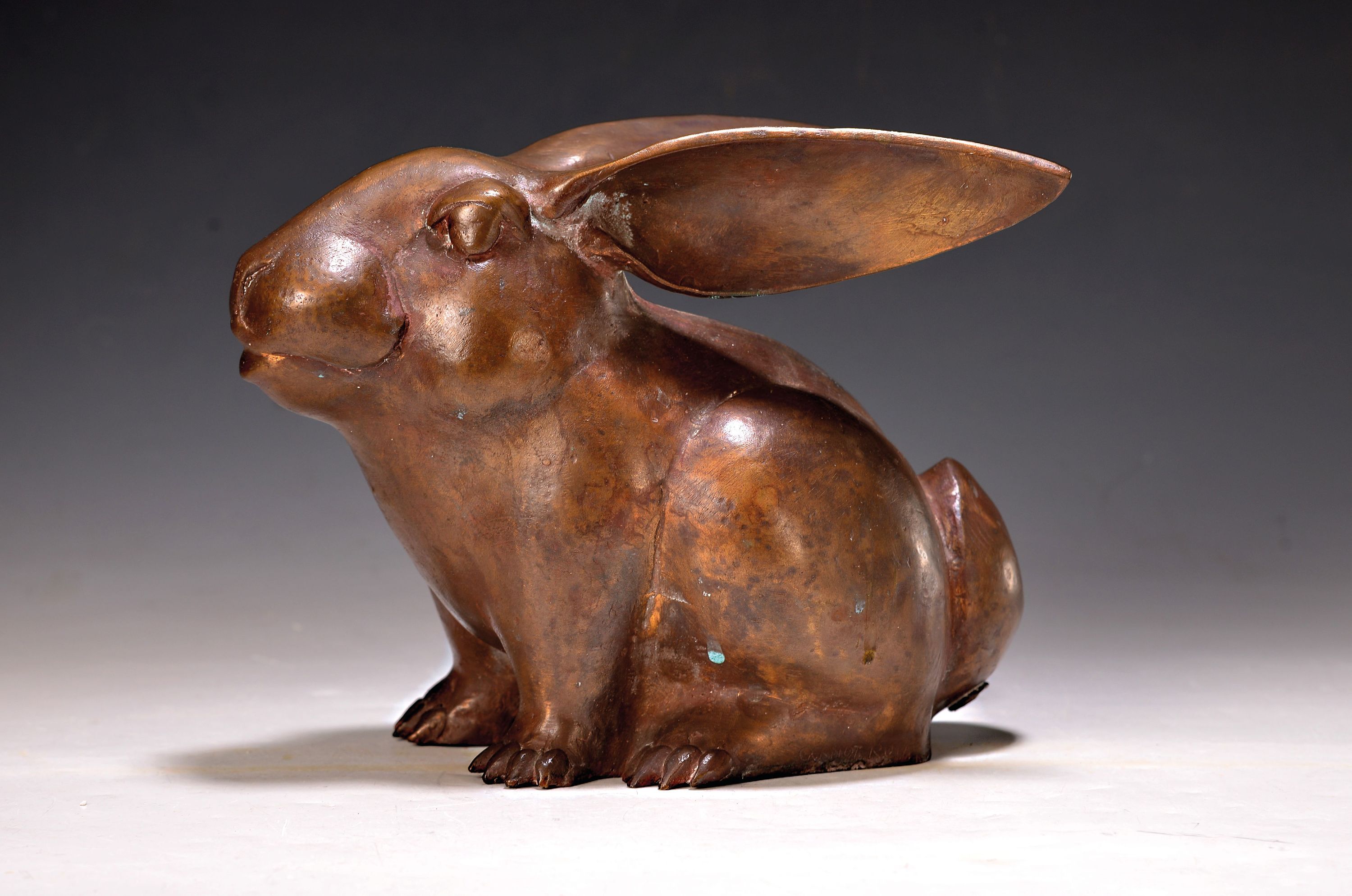 Detail k: Gernot Rumpf, 1941 Kaiserslautern - 1925, Hase mit angelegten Ohren, monogrammiert, num. 9/25, Gießerstempel, signiert, ca. 17x24x13 cm