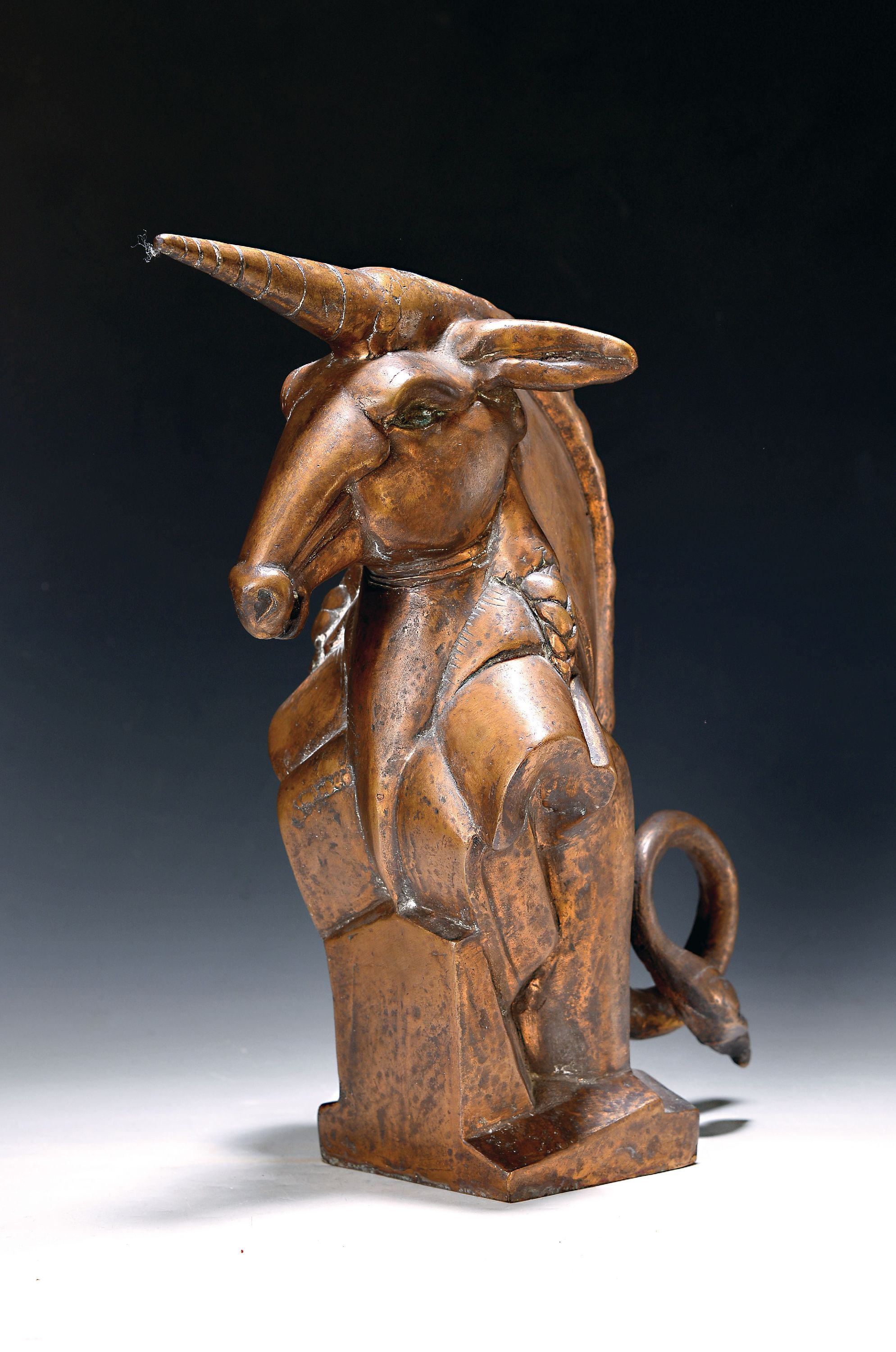 Gernot Rumpf, 1941 Kaiserslautern- 2025, Bronzeskulptur, großes Einhorn, num. 10/25, signiert, dat. 1989, Gießerstempel, ca. 38,5x36x20 cm
