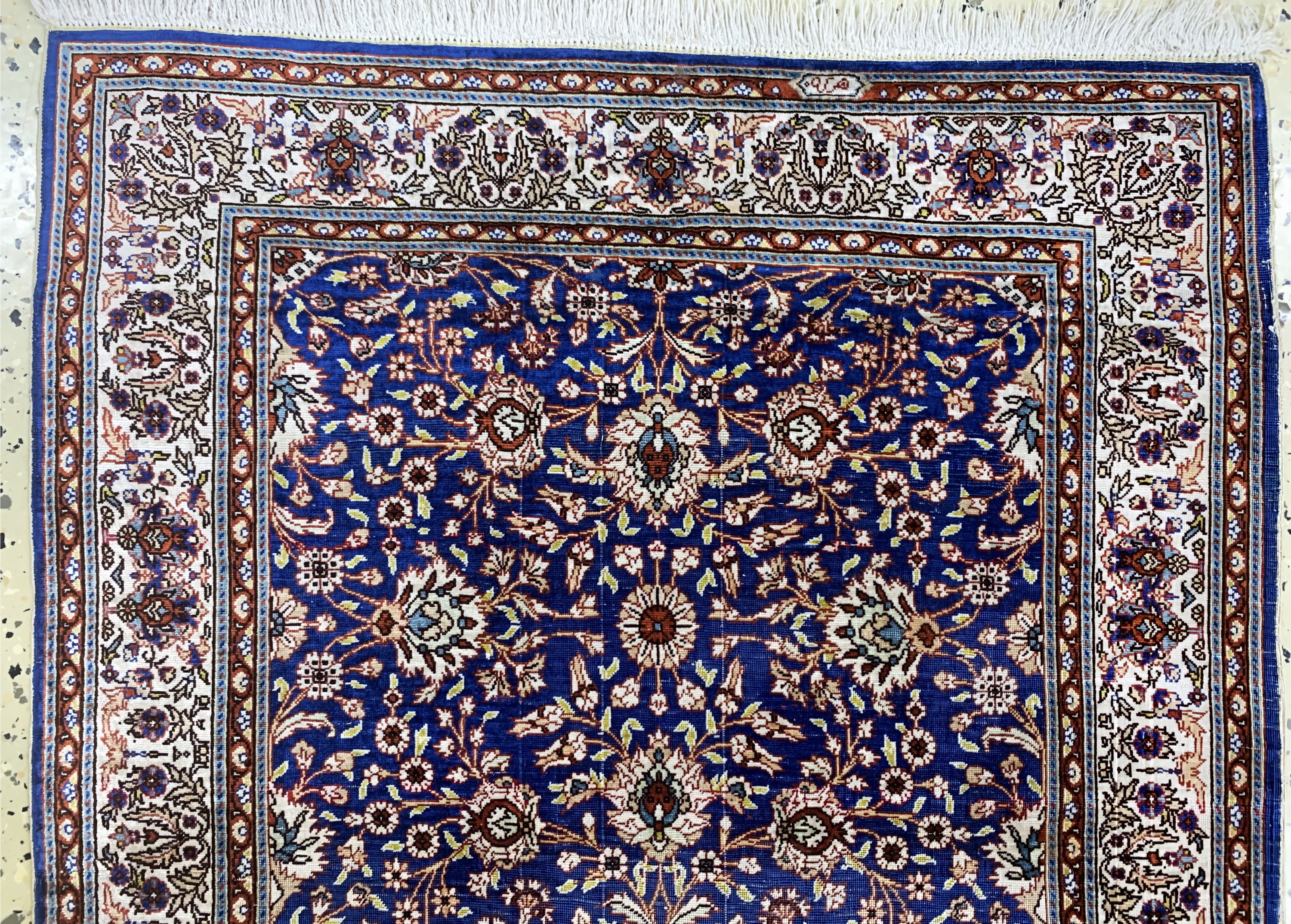 Detail b: Hereke Seide signiert, Türkei, Mitte 20.Jhd, reine Naturseide, ca. 110 x 72 cm, EHZ: 3