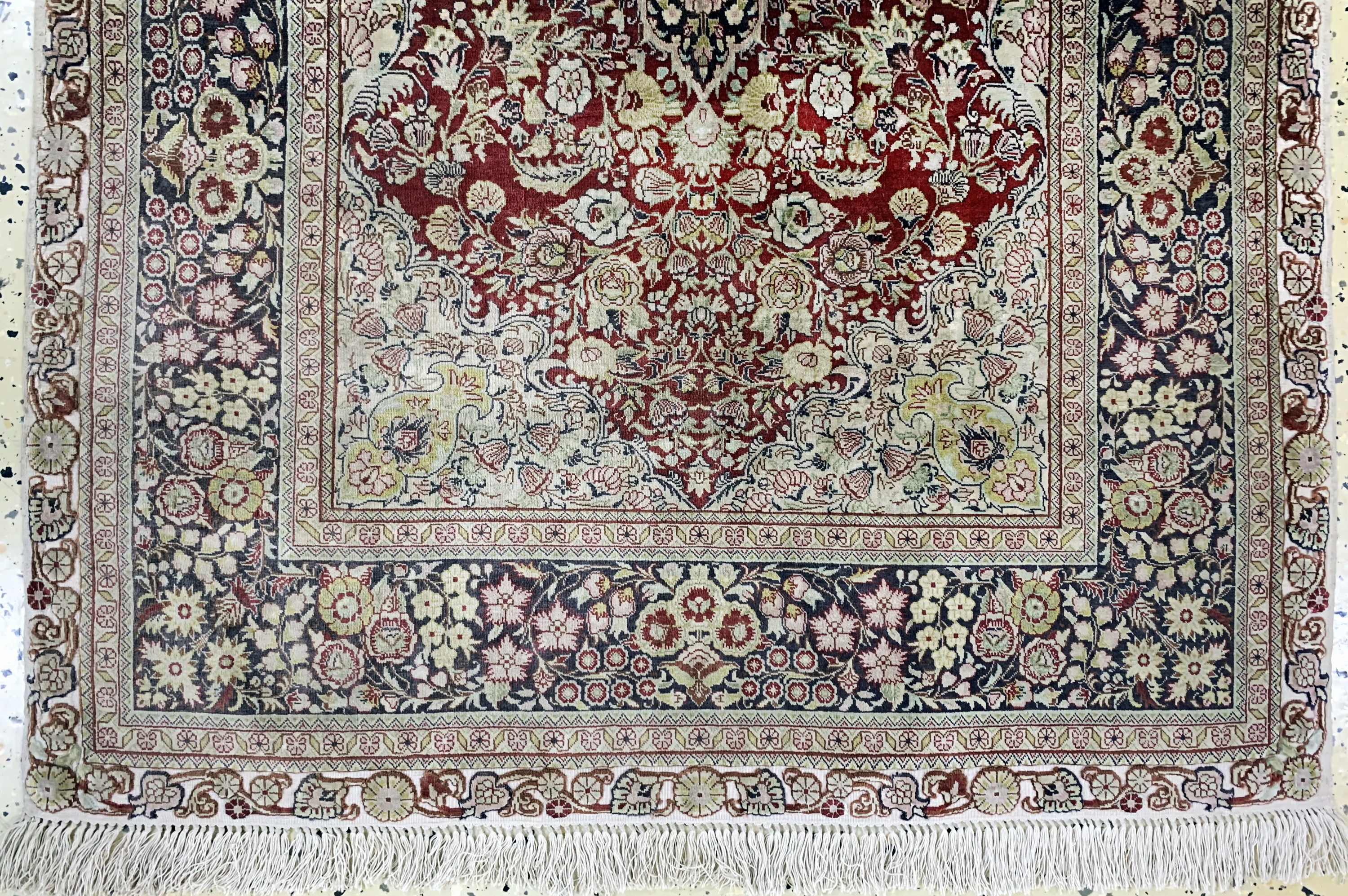 Detail b: Hereke Seide fein, China, Ende 20.Jhd, reine Naturseide, ca. 150 x 91 cm, EHZ: 2