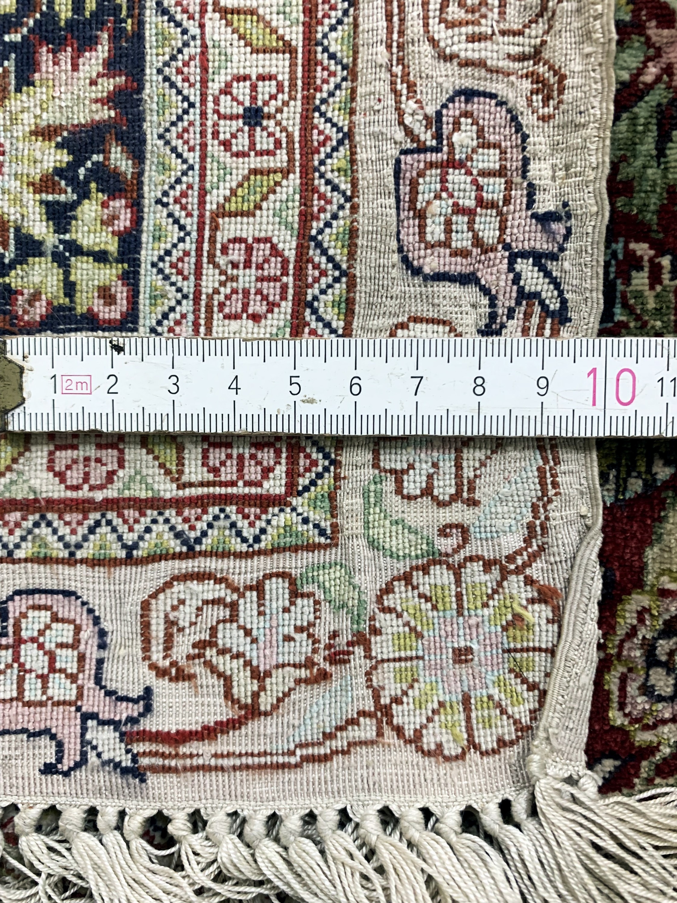 Detail e: Hereke Seide fein, China, Ende 20.Jhd, reine Naturseide, ca. 150 x 91 cm, EHZ: 2