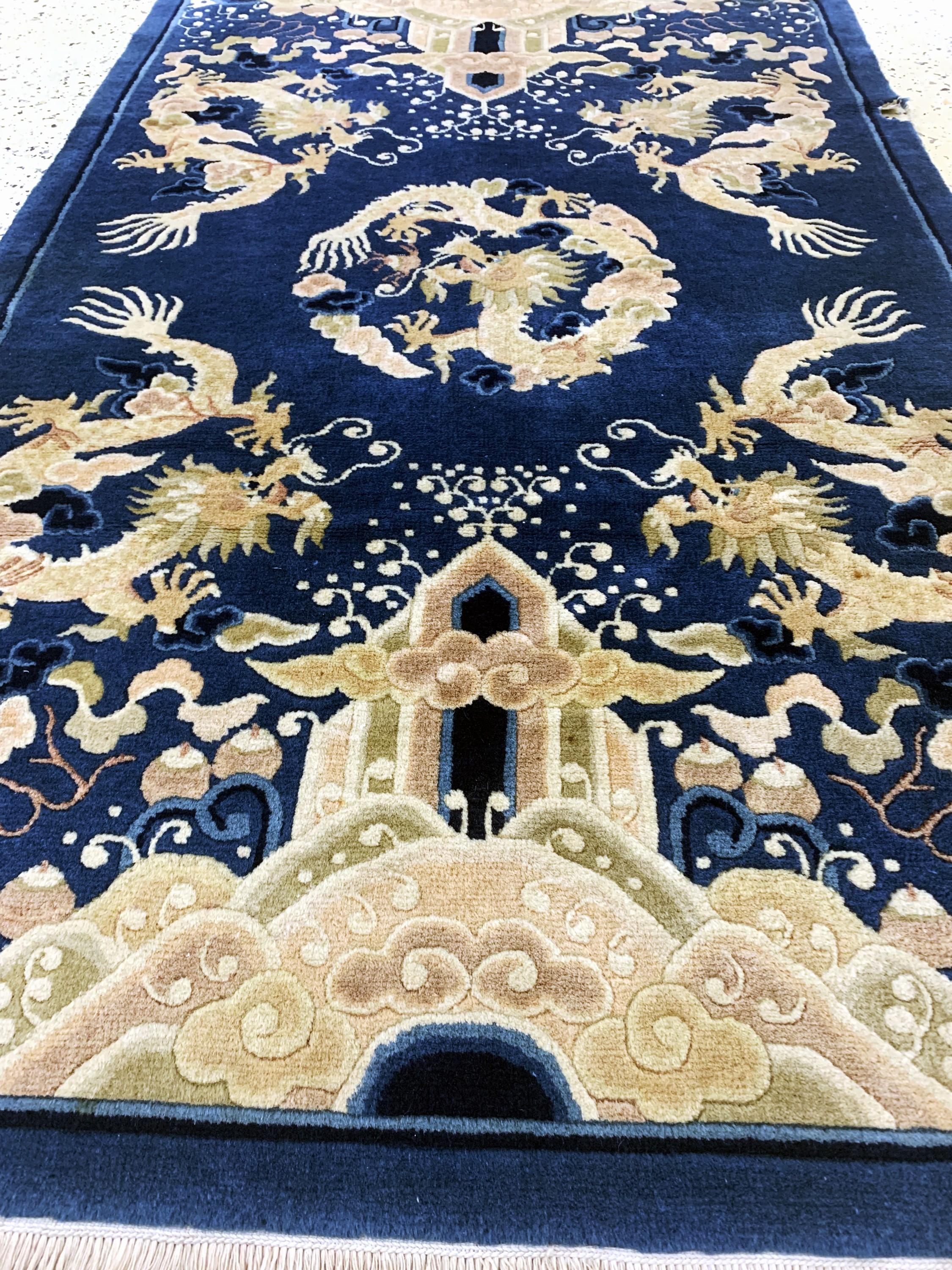Detail d: Antik-Finish, China, Ende 20.Jhd, Wolle aufBaumwolle, ca. 153 x 95 cm, EHZ: 2(am Rand beschädigt)