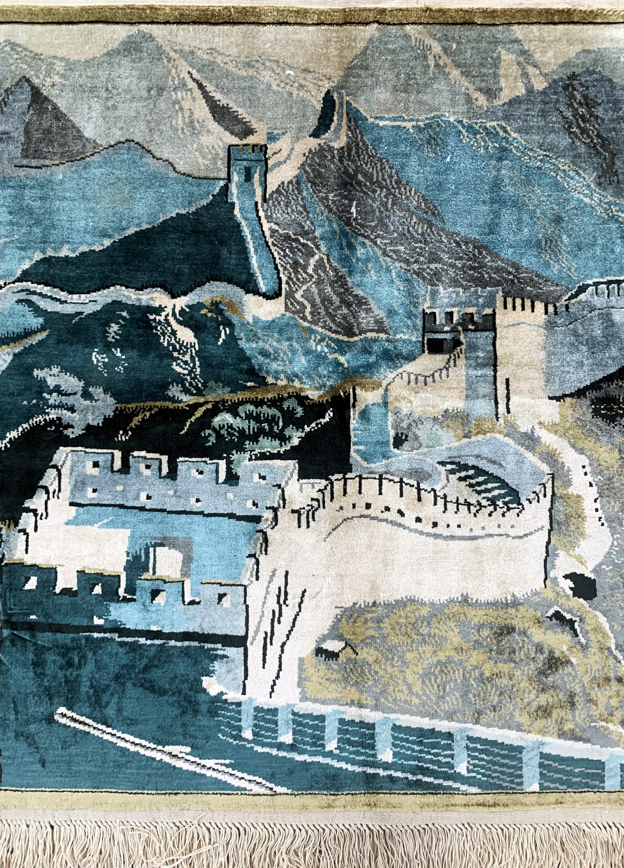 Detail b: Peking Seide fein, China, Mitte 20.Jhd, reine Naturseide, ca. 64 x 90 cm, EHZ: 2
