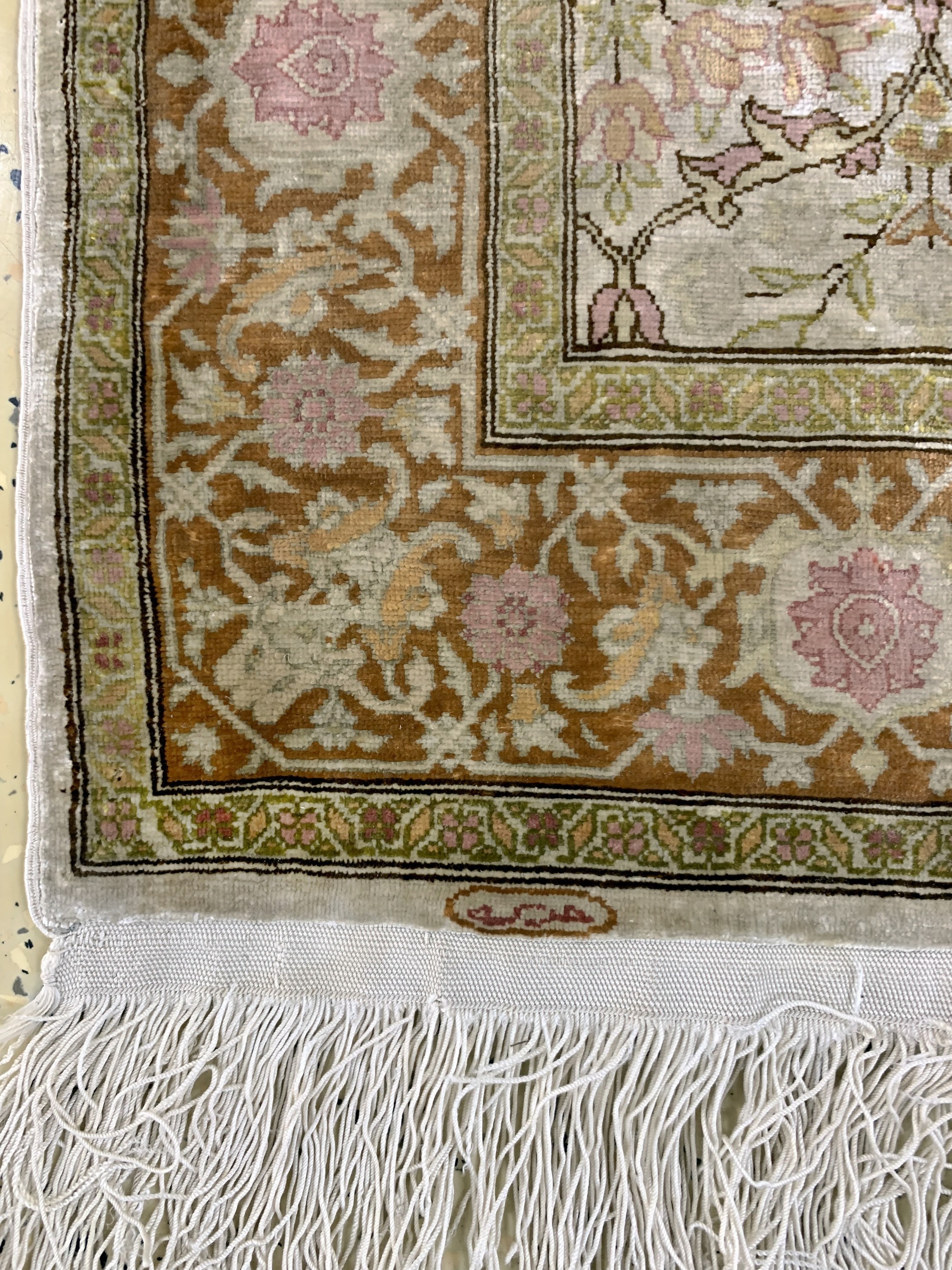 Detail c: Hereke Seide fein signiert, Türkei, Mitte 20.Jhd, reine Naturseide, ca. 89 x 63 cm, ca. 1,0 Mio. Kn/qm, EHZ: 2