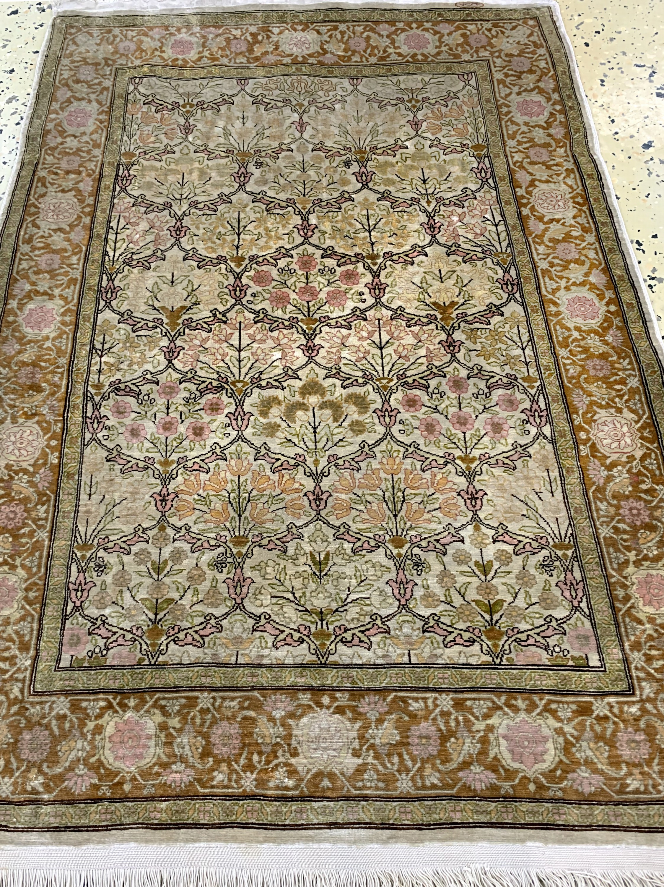 Detail d: Hereke Seide fein signiert, Türkei, Mitte 20.Jhd, reine Naturseide, ca. 89 x 63 cm, ca. 1,0 Mio. Kn/qm, EHZ: 2
